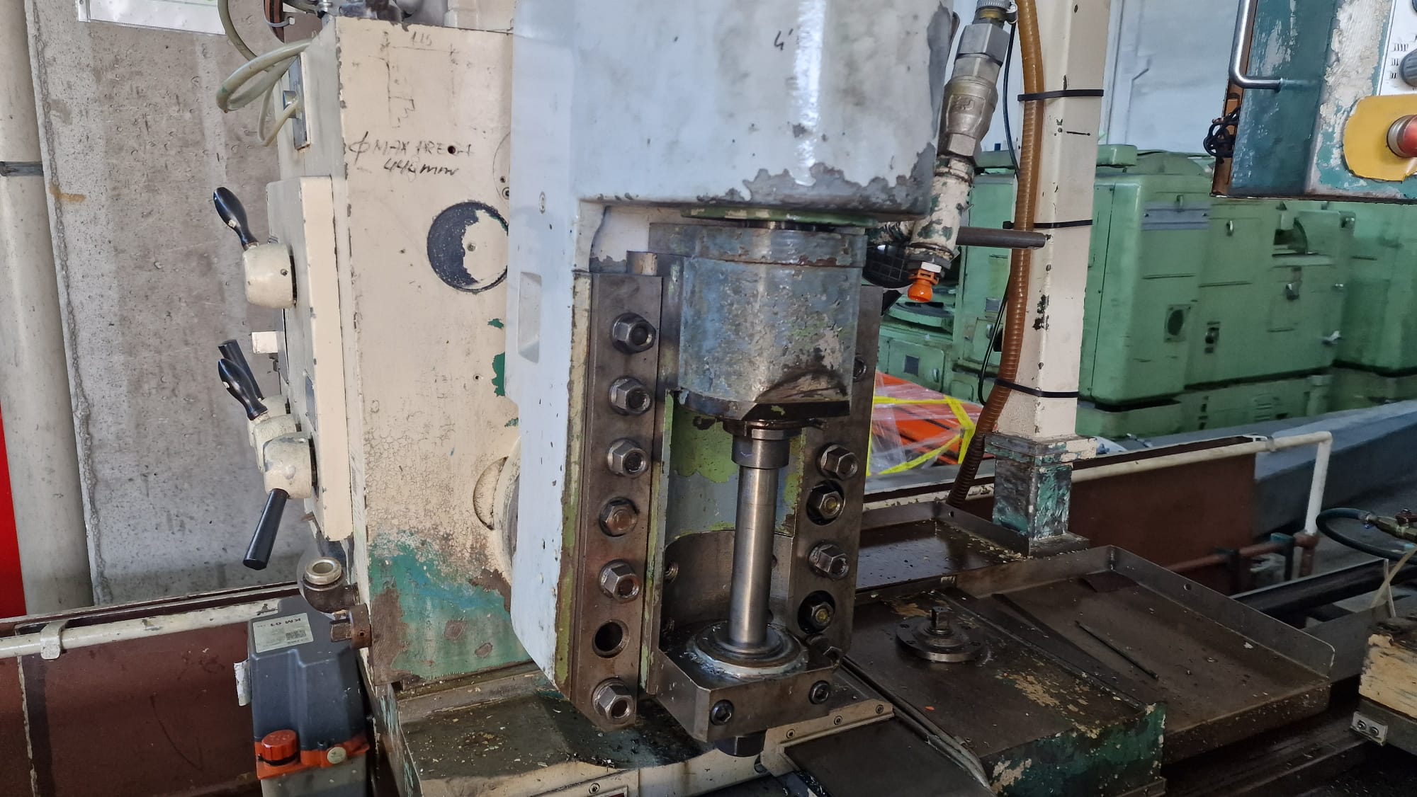 Usato Fresatrice per viti e scanalati WANDERER GF 323