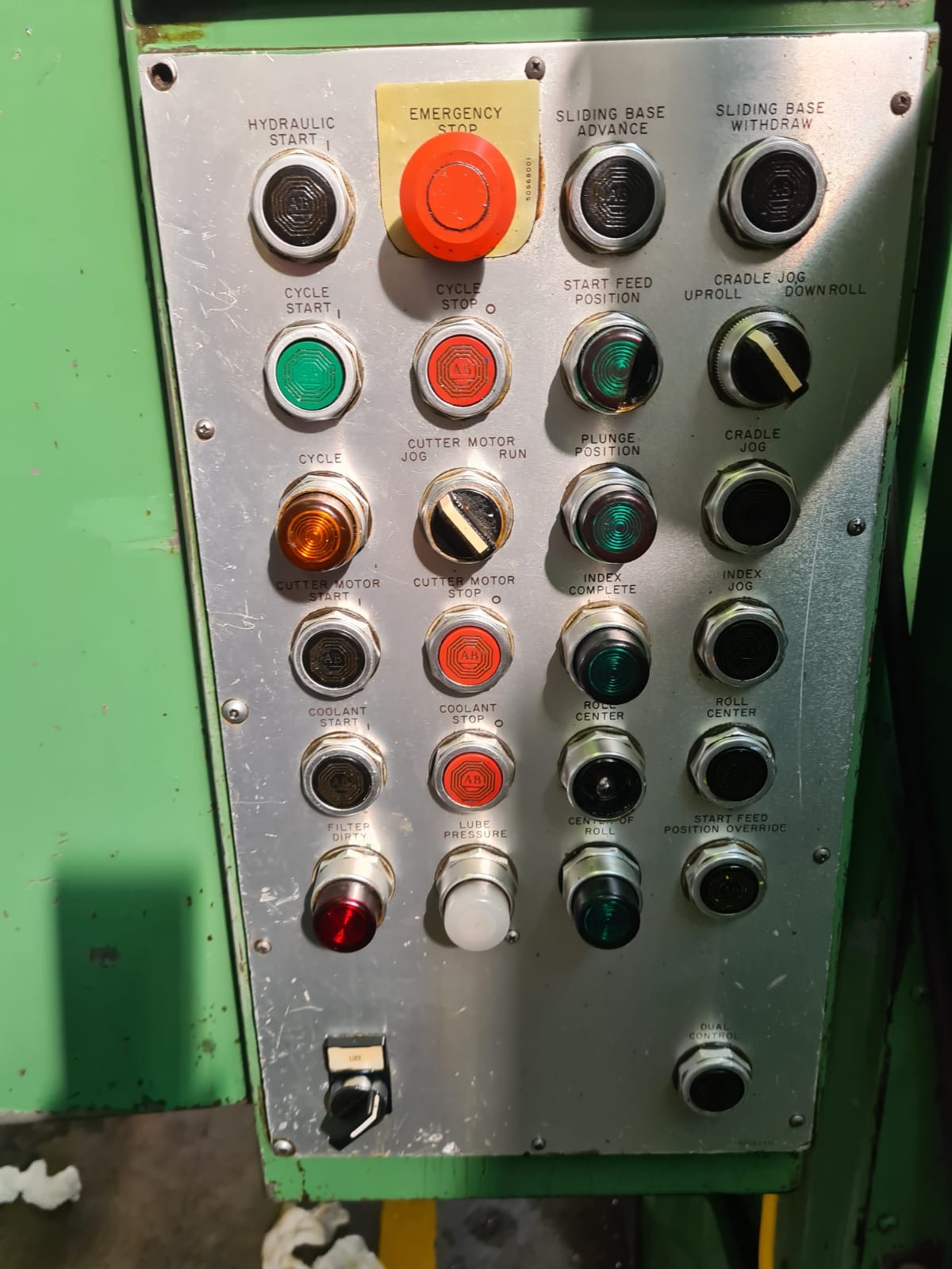 Usato Dentatrice per ingranaggi conici spiral GLEASON 645