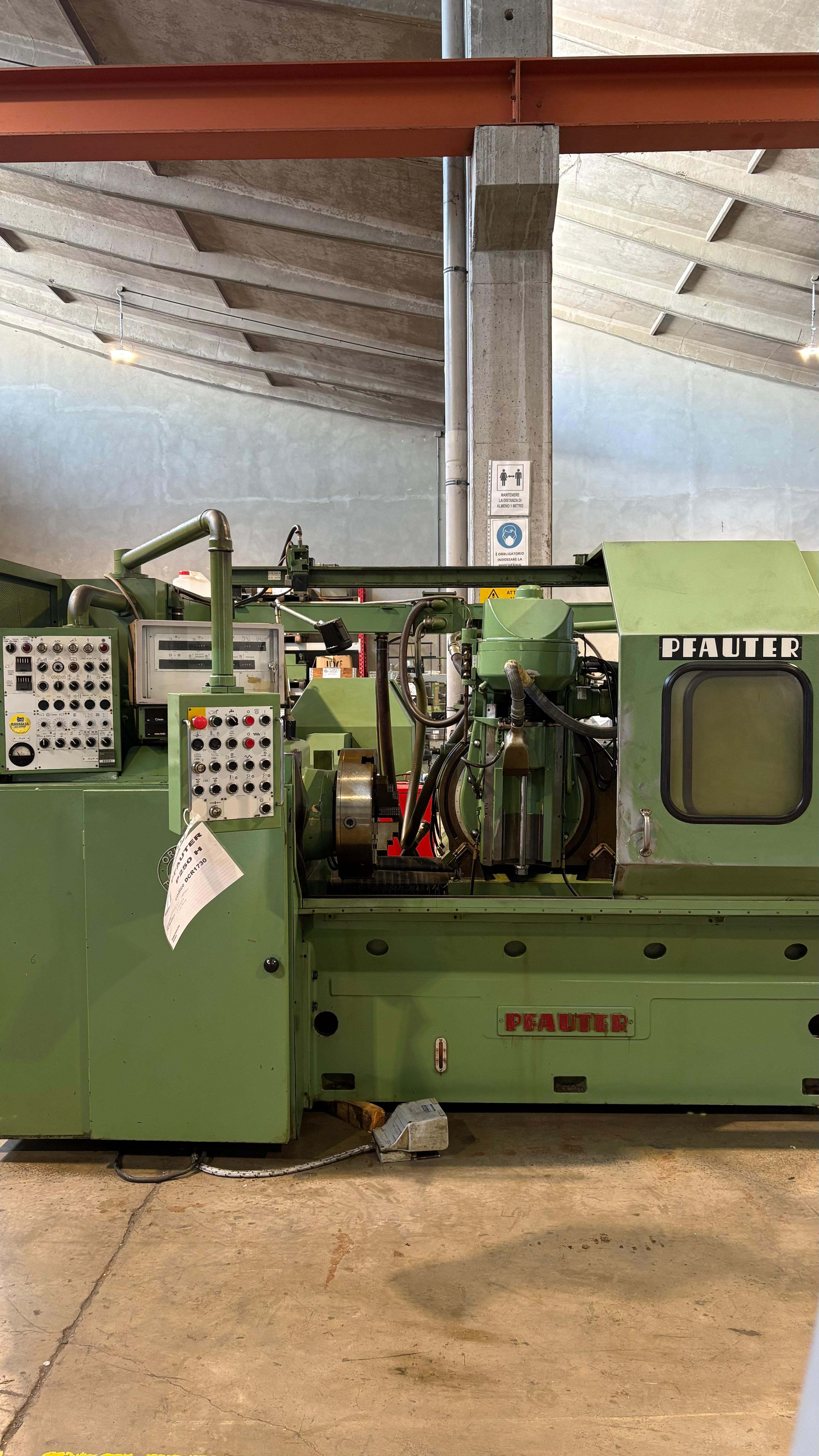 Usato Dentatrice a creatore PFAUTER P 250 H