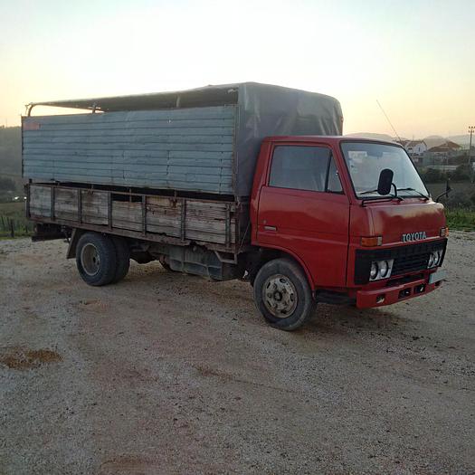 Usado 1983 TOYOTA Dyna BU30 / 300 livestock truck