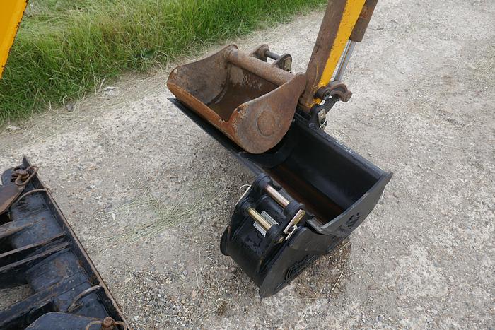 Used 2015 JCB 8018 CTS