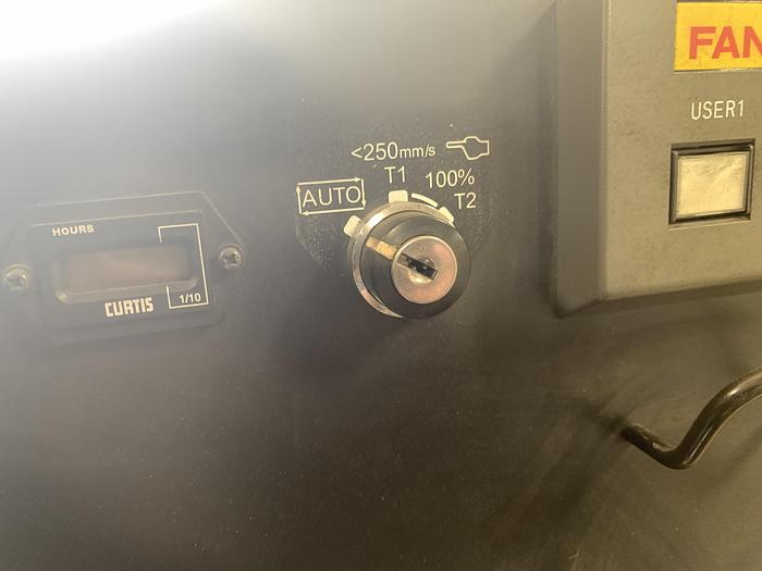 Used FANUC M16iB/20 6 AXIS CNC ROBOT WITH FANUC RJ3IB CONTROLLER