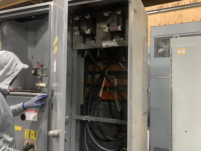 Used GENERAL ELECTRIC CONTROLLER W/ DRAW-OUT AIR-BREAK CONTACTOR