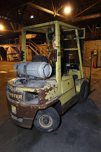 Used 5,000 POUND HYSTER MODEL H50XM FORKLIFT TRIPLE STAGE MAST (FOR PARTS) PF