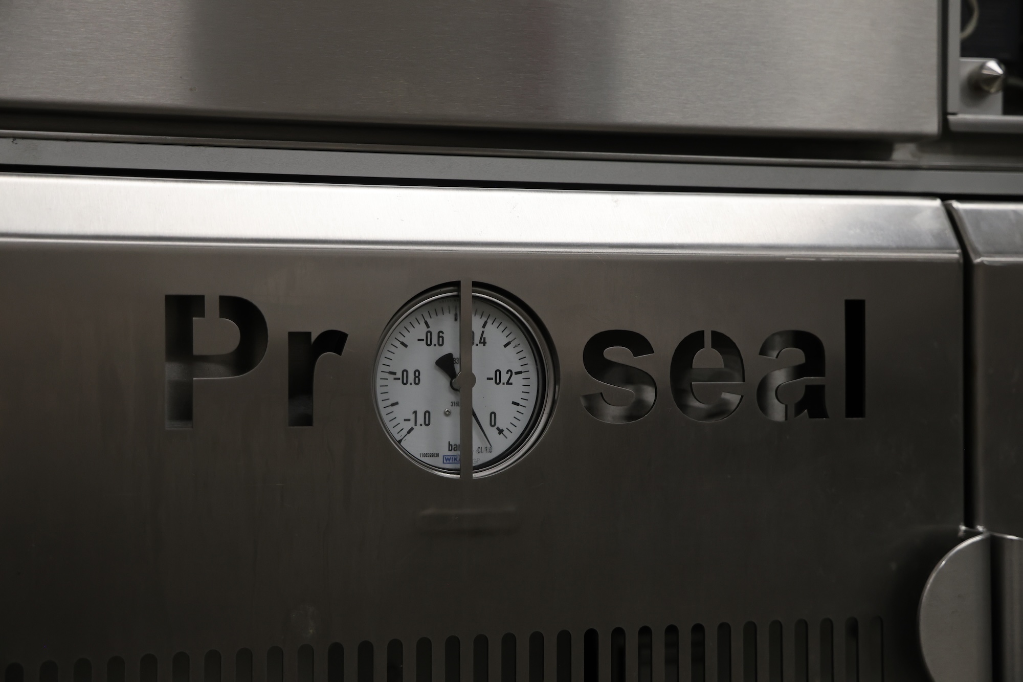 Used 2014 Proseal GT2 Vacuum traysealer