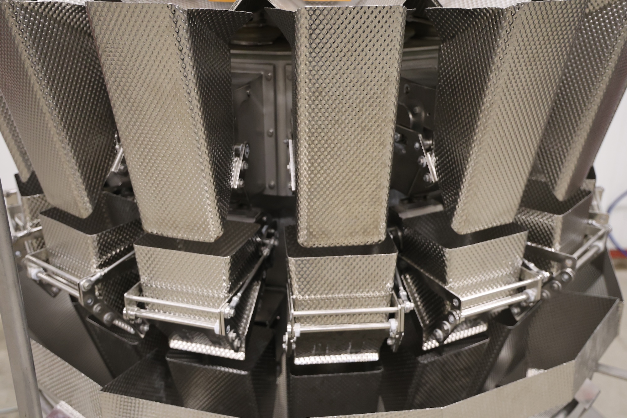 Used 2015 Multiweigh 16 heads (3-mix) multihead with memory buckets