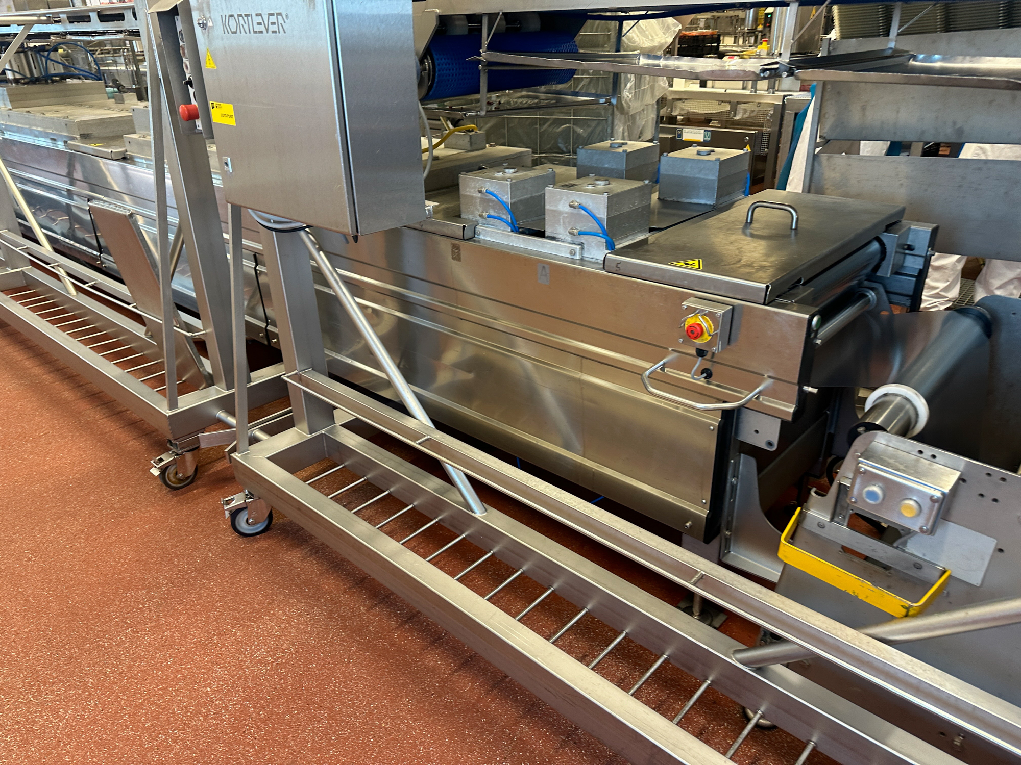 Used 2006 Multivac R570CD skin and MAP thermoformer