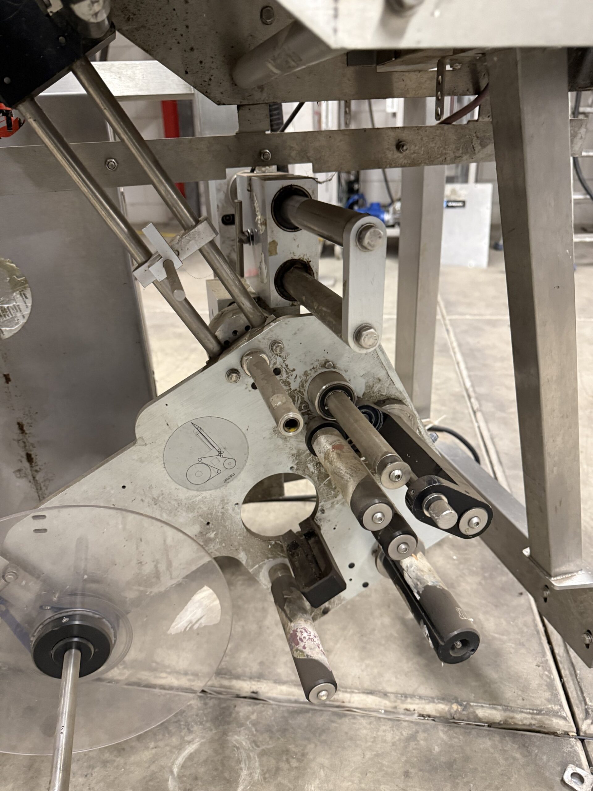 Used Top and bottom labelling machine with conveyor
