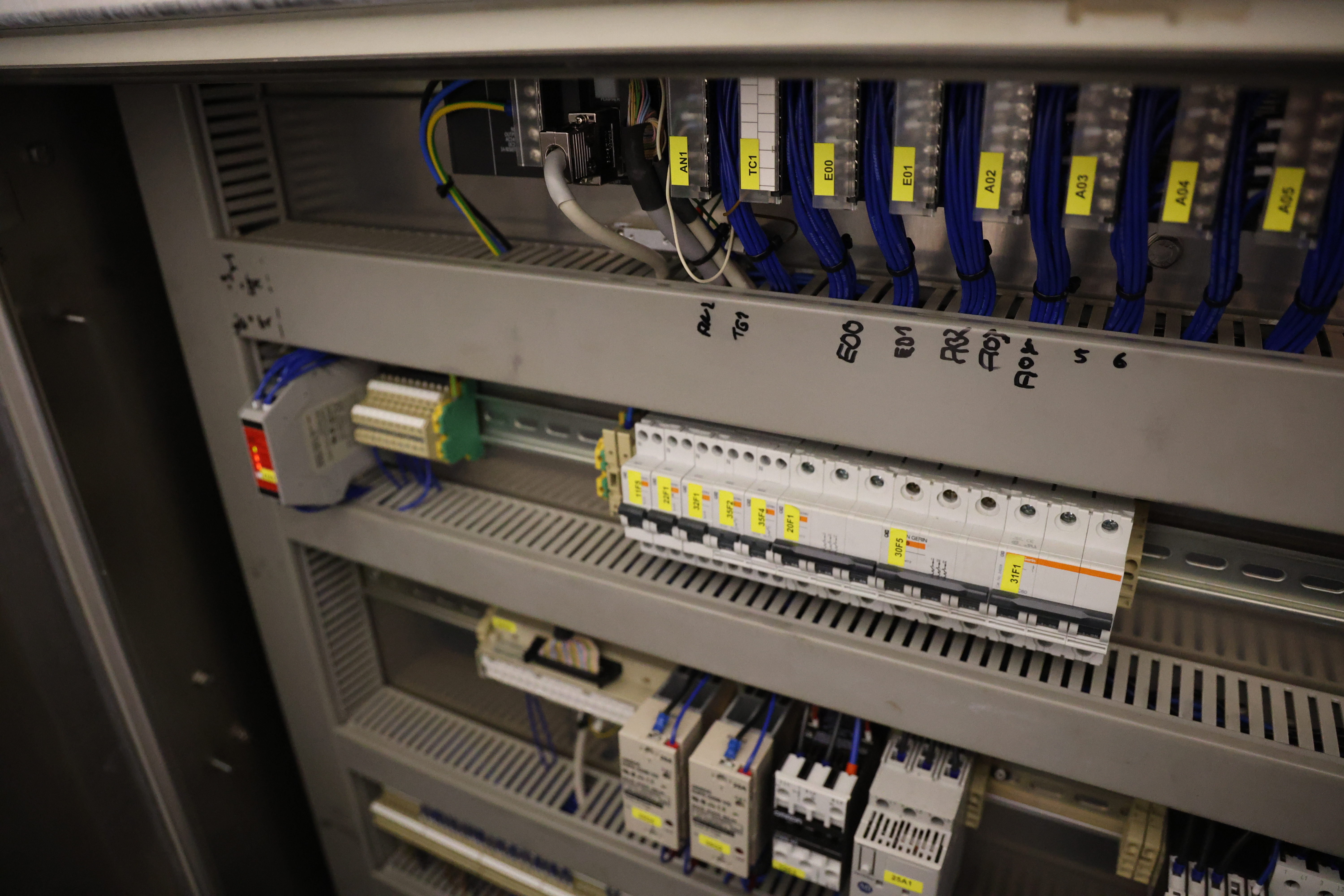 Used Sealpac RE25 thermoformer