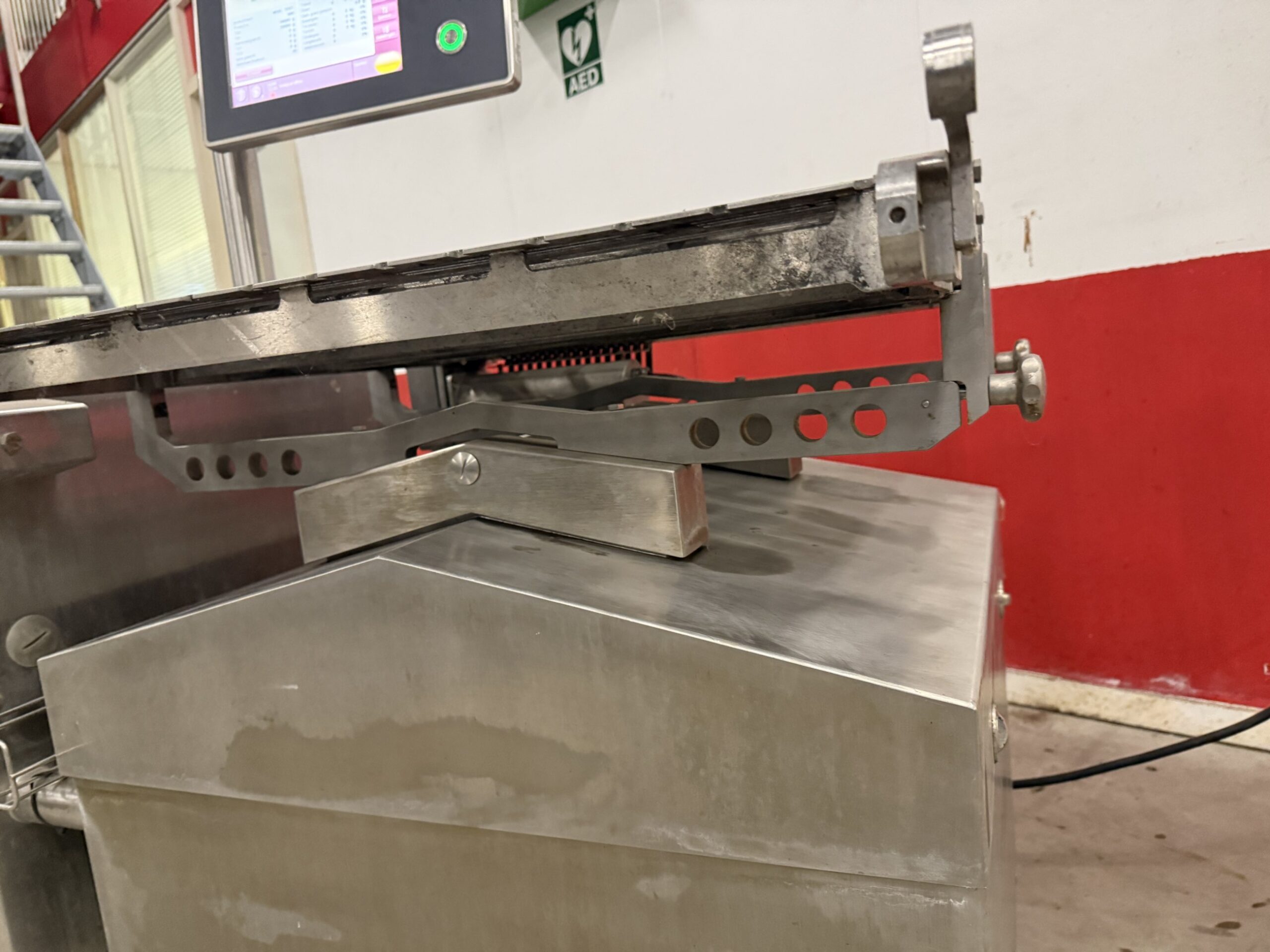 Used Checkweigher with roller conveyor for boxes and crates