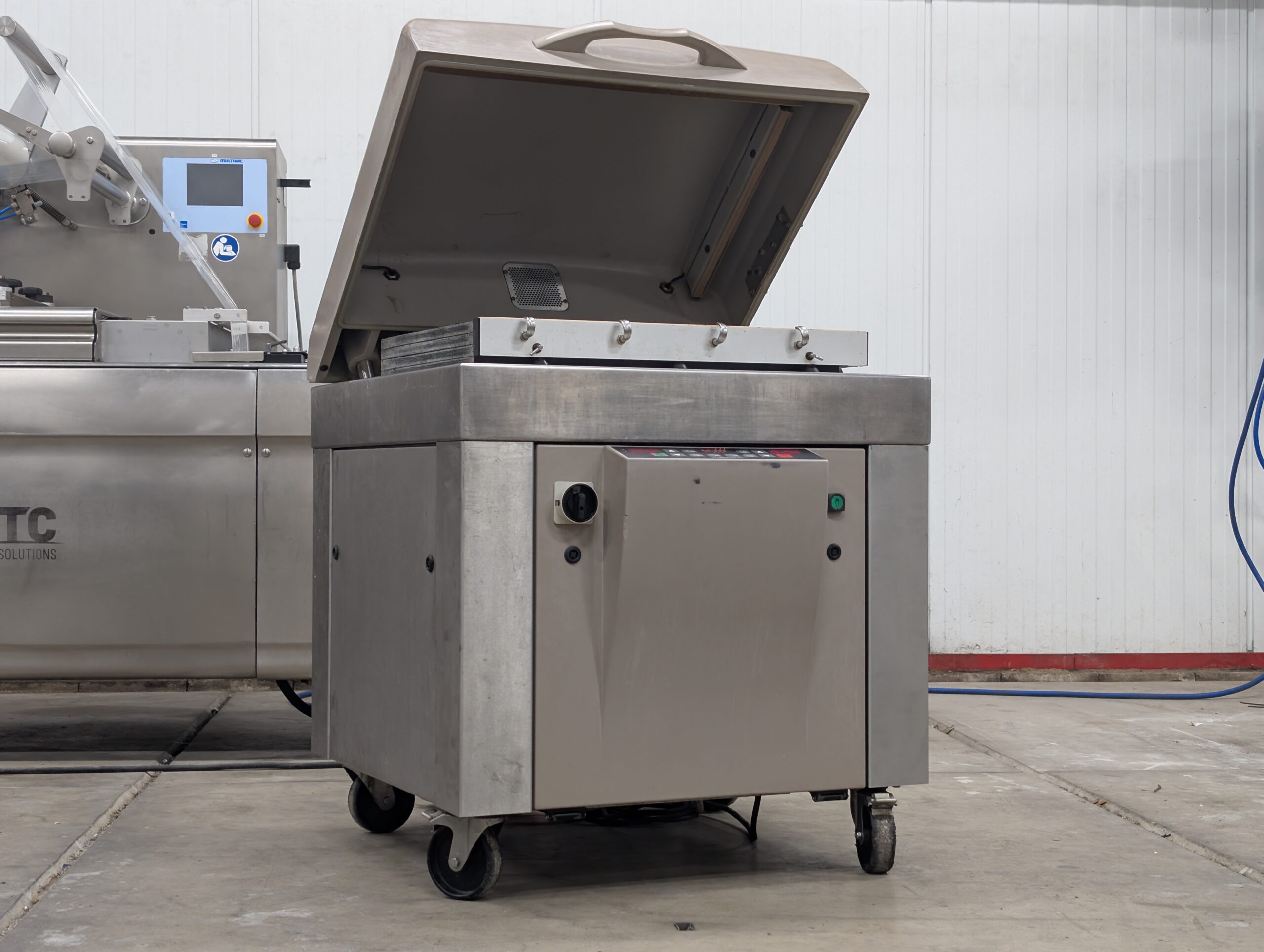 Used VC999 single-chamber vacuum packaging machine