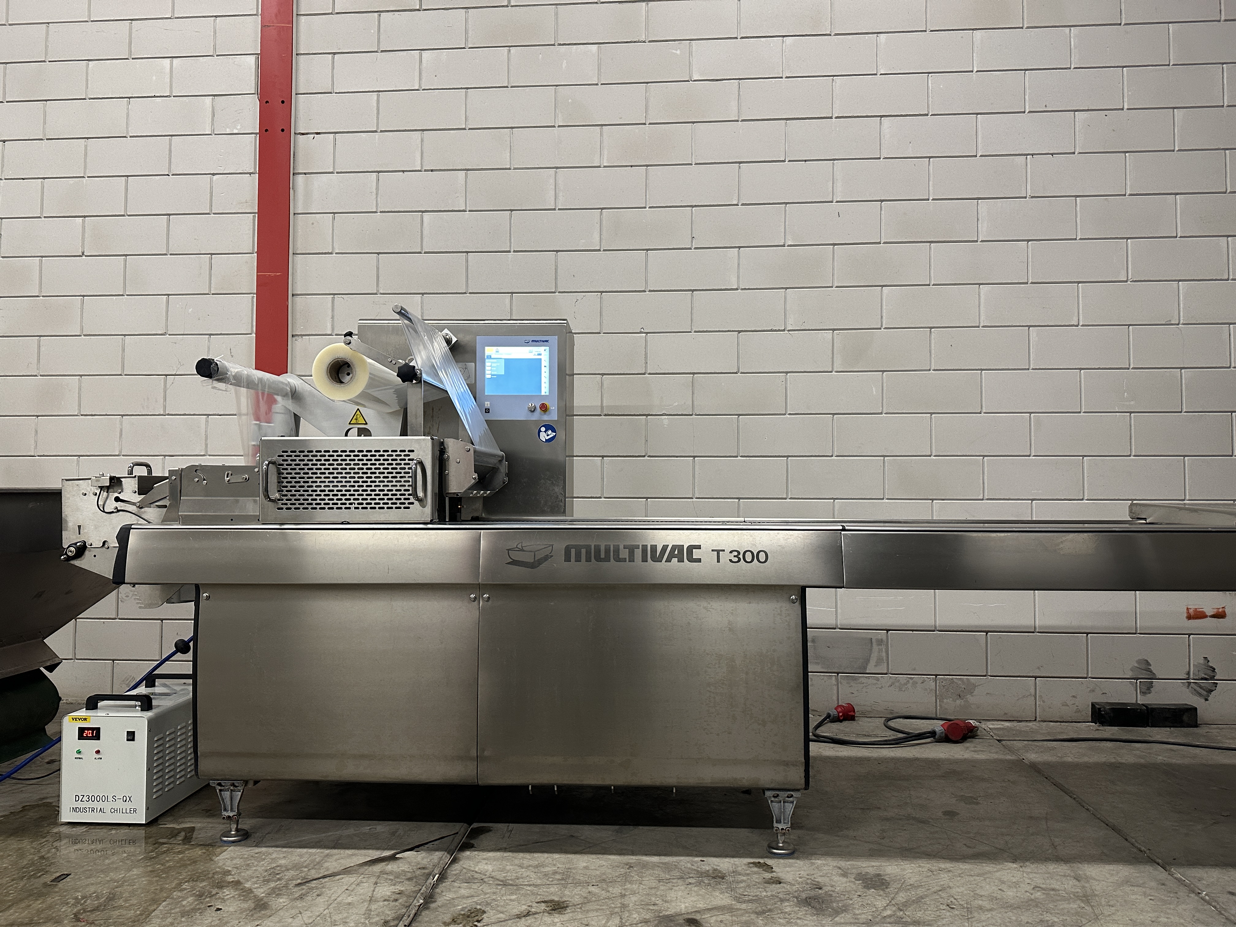 Used 2015 Multivac T300 with skin and MAP