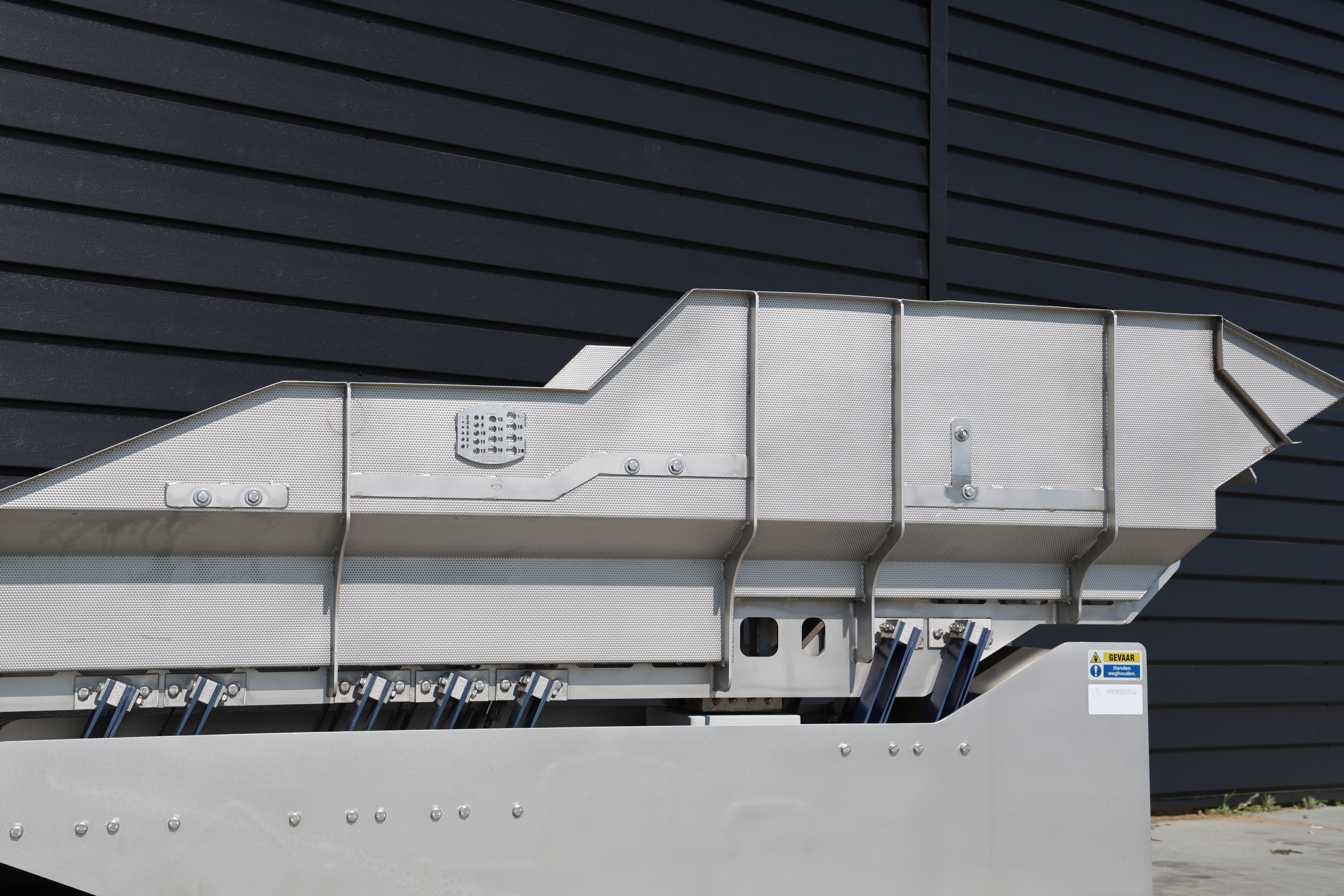 Used 2015 Key Vibratory feeder new