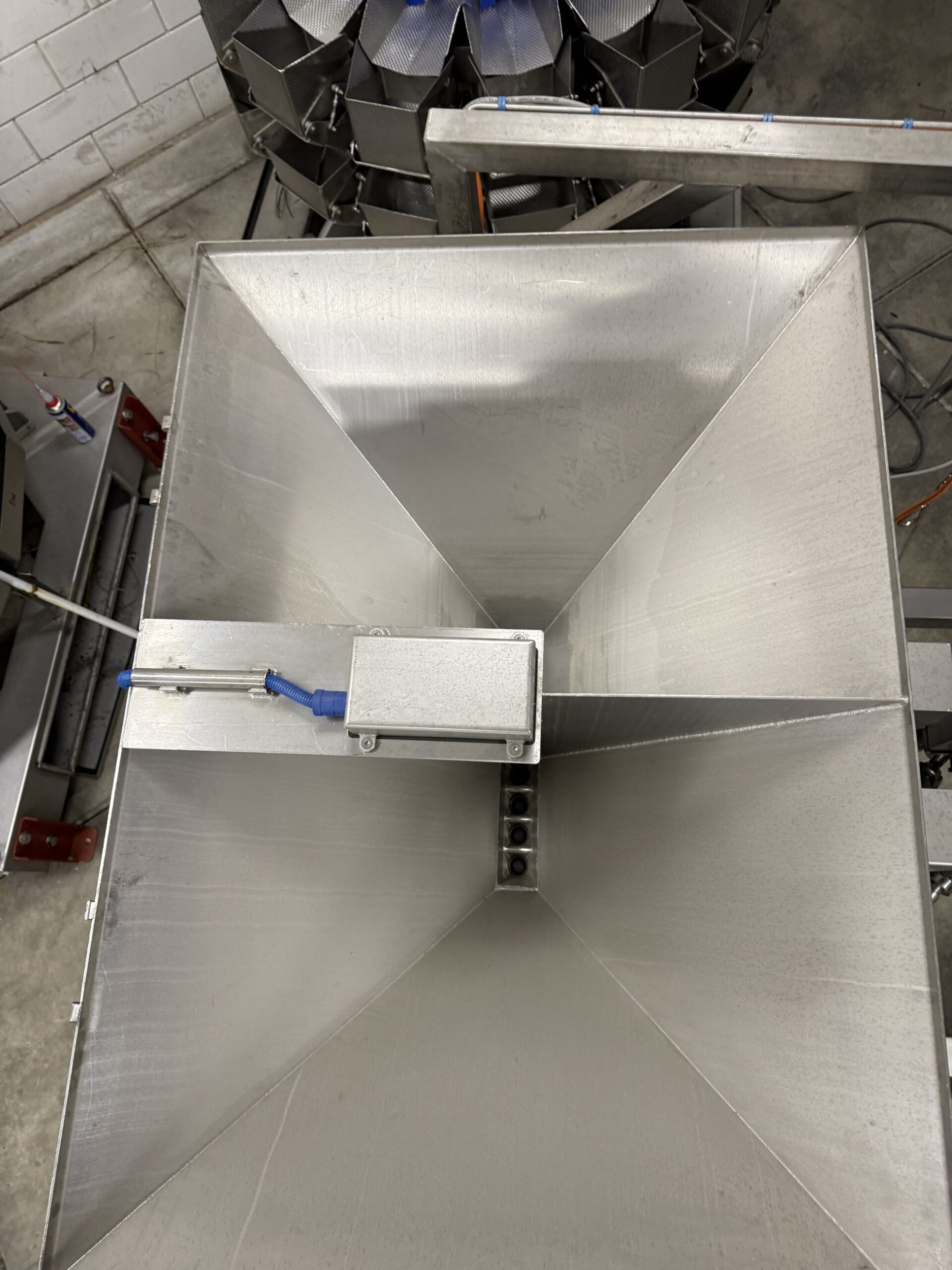 Used 8-head volumetric liquid filler for brine and sauces