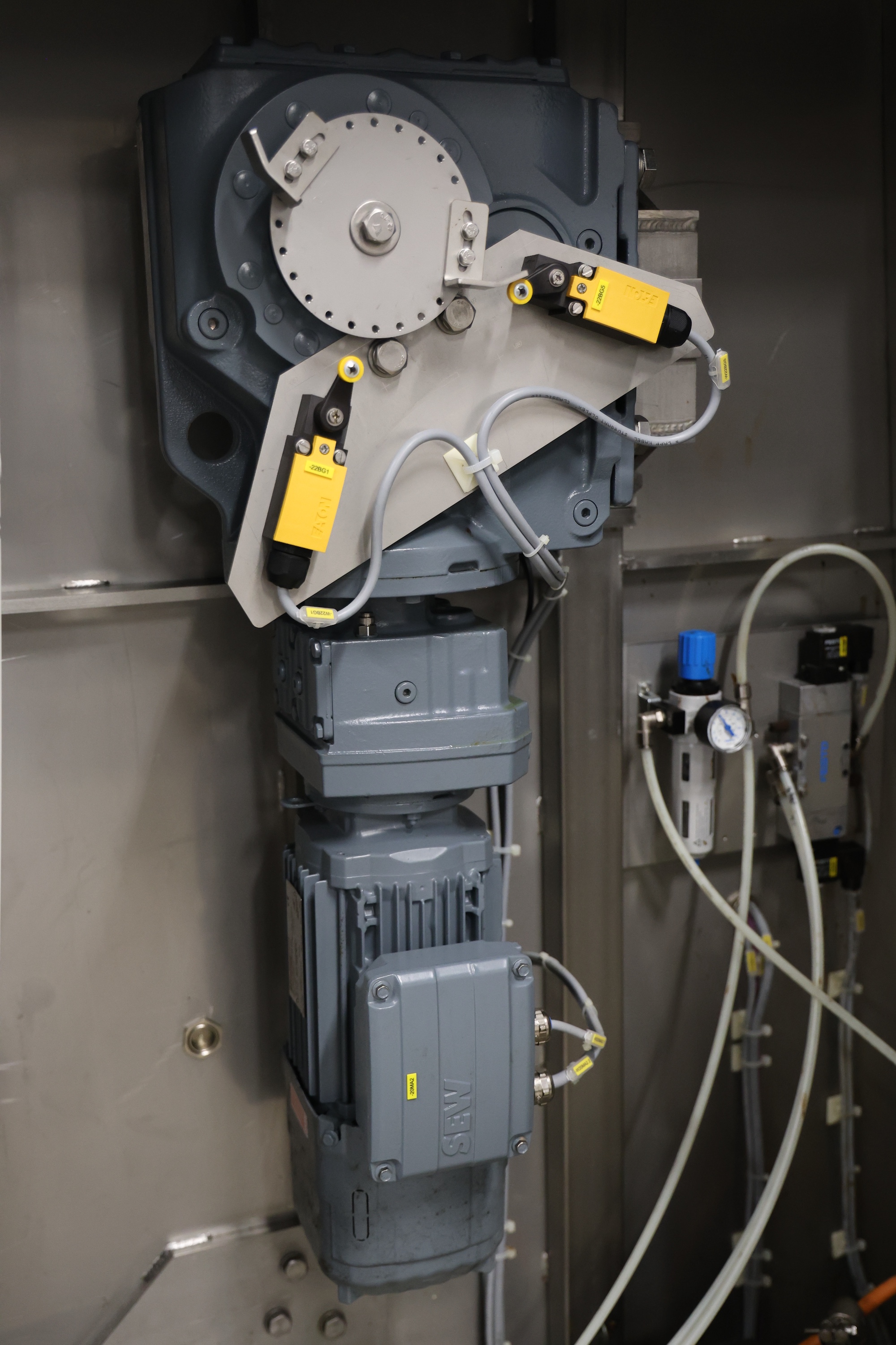 Used 2018 Glass VSM300 vacuum mixer