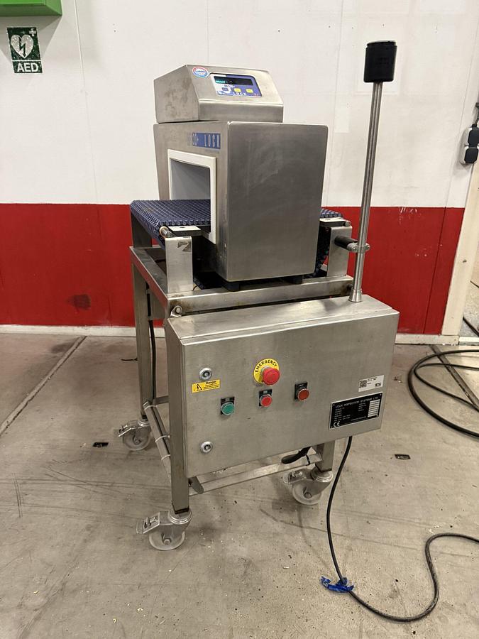 Used Lock MET 30+ metal detector with conveyor