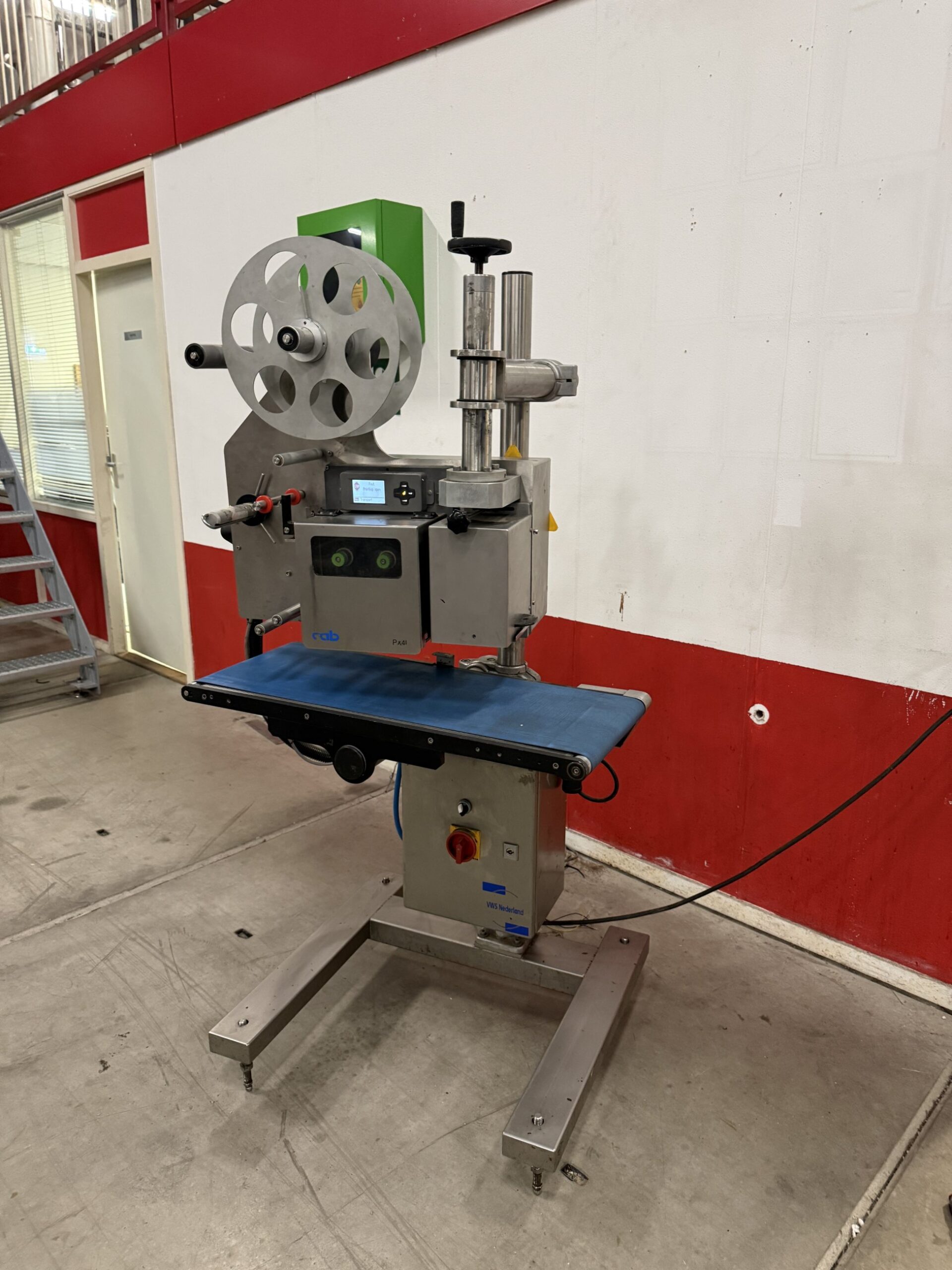 Used 2014 VWS LPX Blow 4/300R bottom labeller (print and apply)