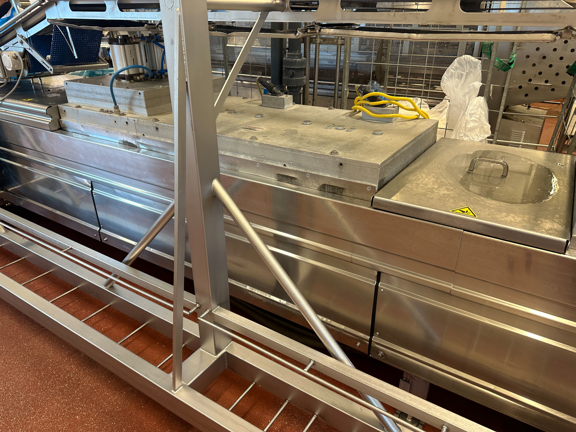 Used 2006 Multivac R570CD skin and MAP thermoformer