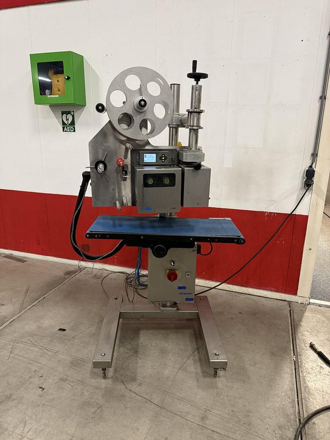 Used 2014 VWS LPX Blow 4/300R bottom labeller (print and apply)