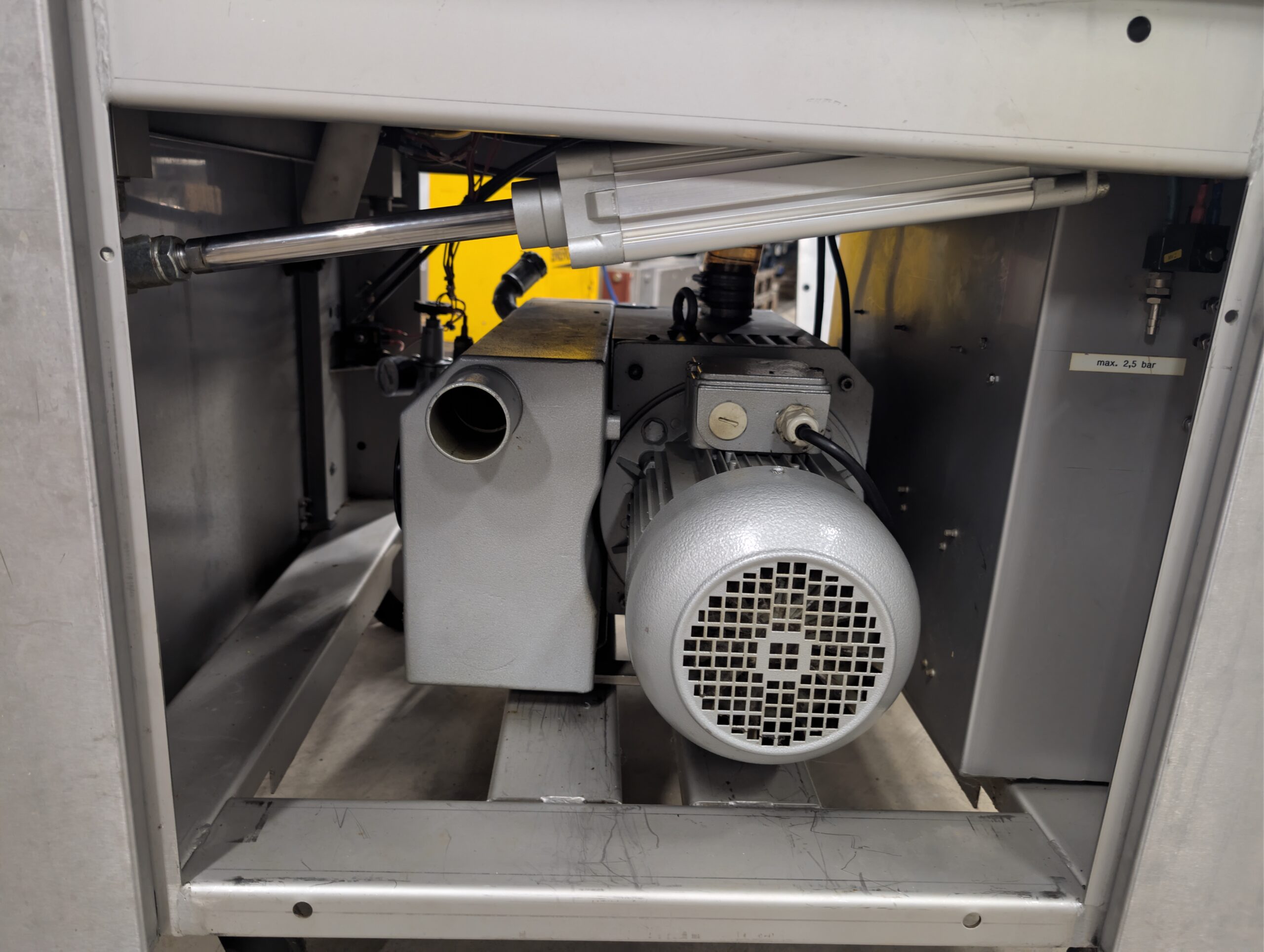 Used VC999 single-chamber vacuum packaging machine