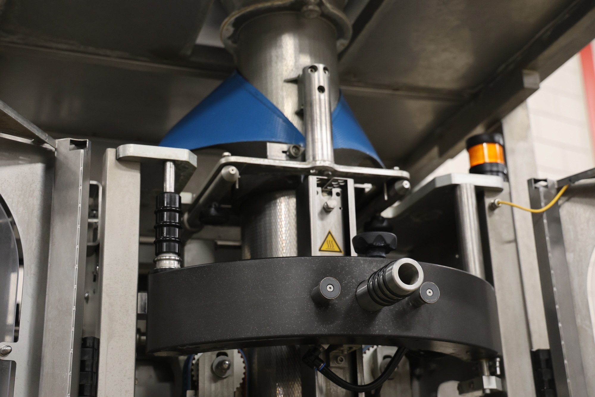 Used 2015 CFS SX400 vertical bagging machine