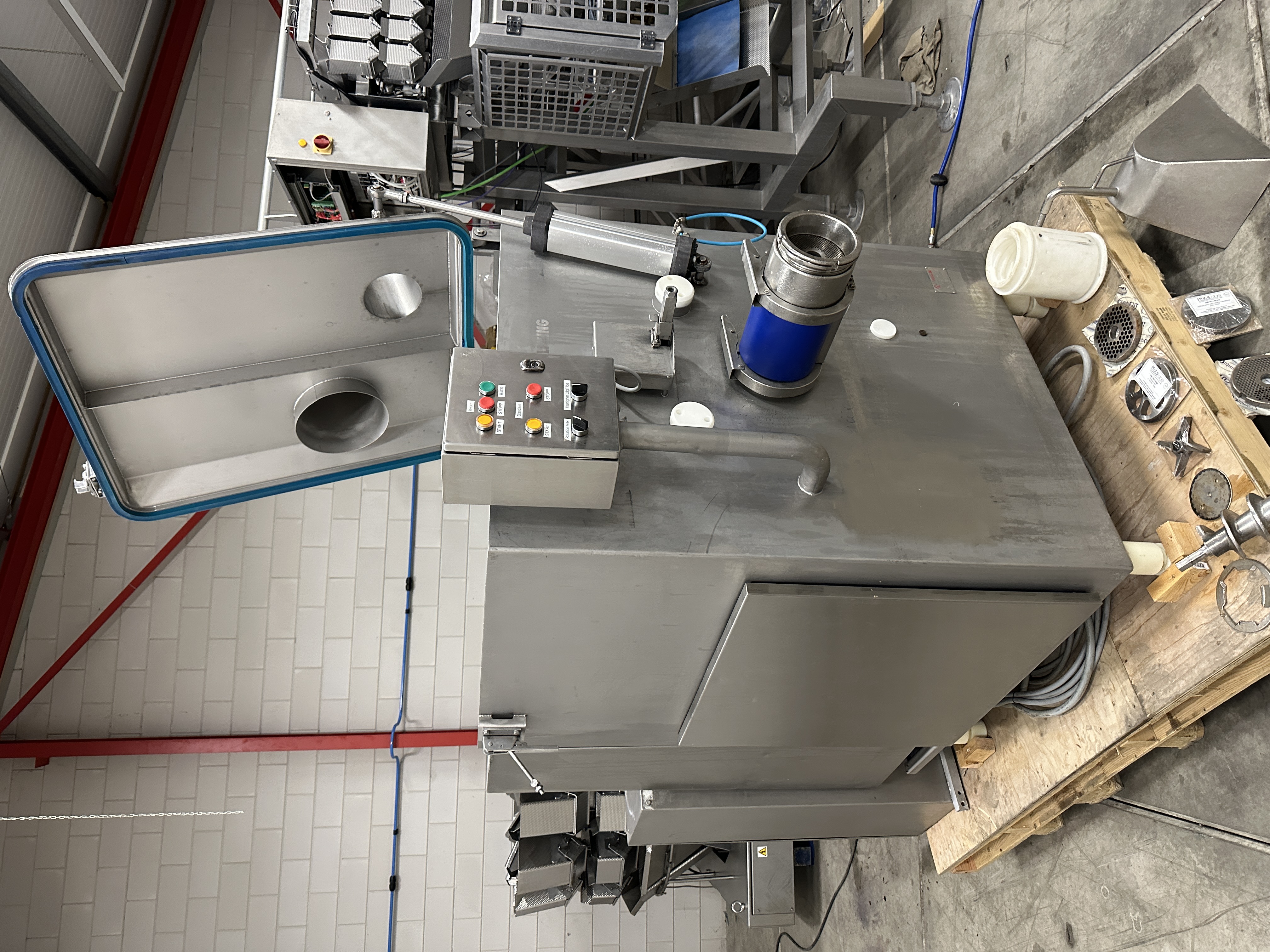Used Wolfking SMG400/160 mixer grinder