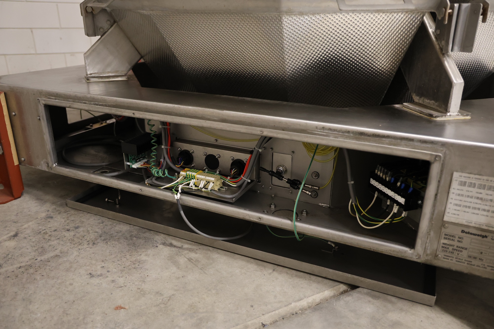 Used Yamato ADW-714-SWH multihead weigher