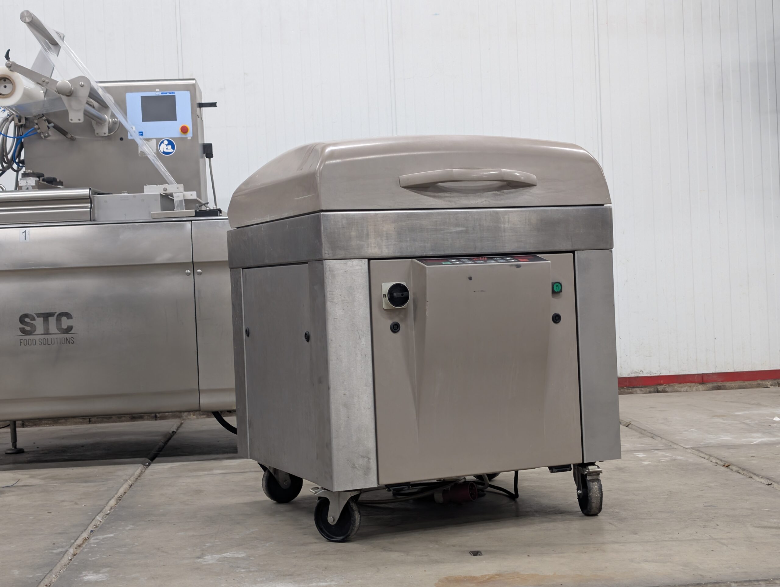 Used VC999 single-chamber vacuum packaging machine