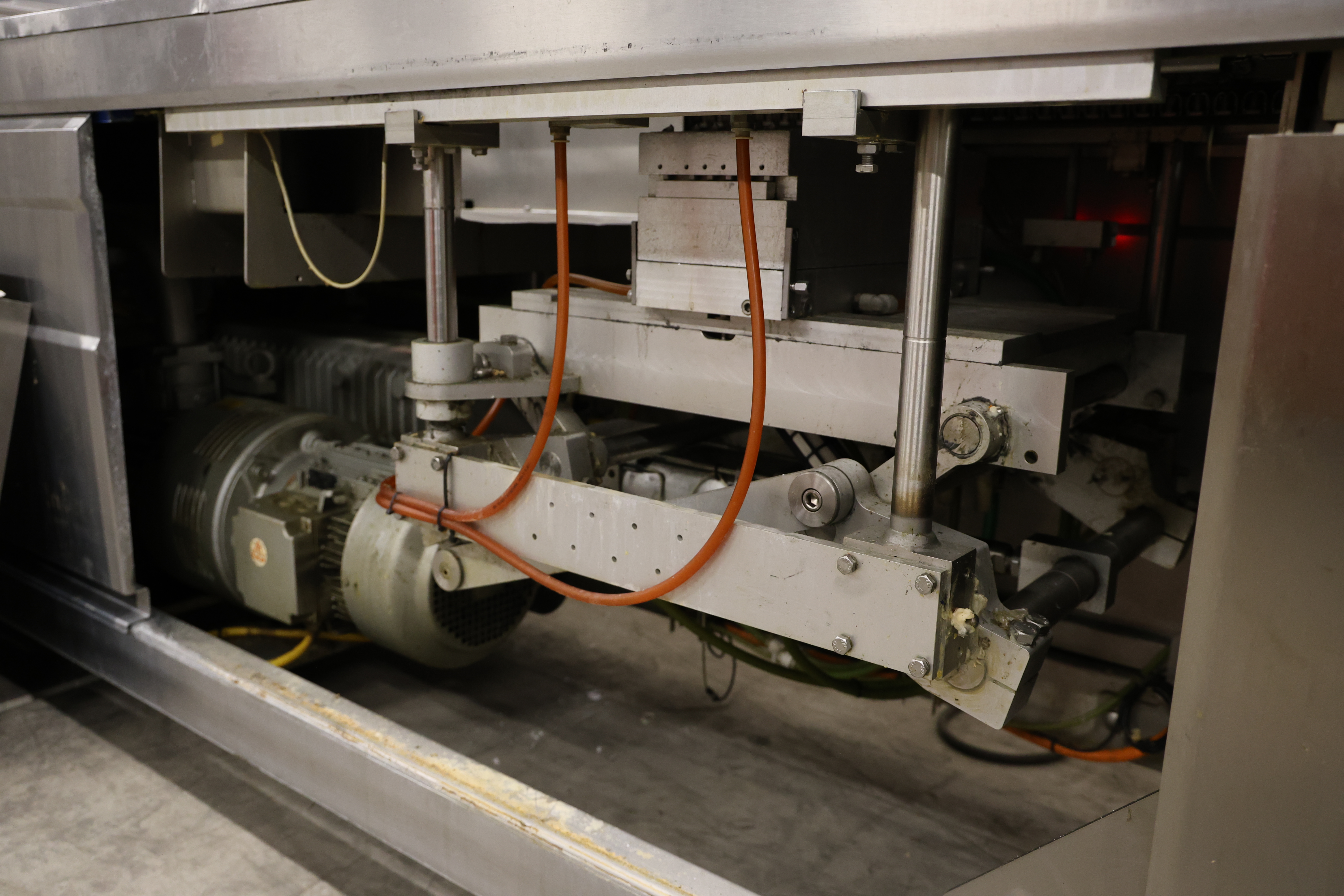 Used Sealpac RE25 thermoformer