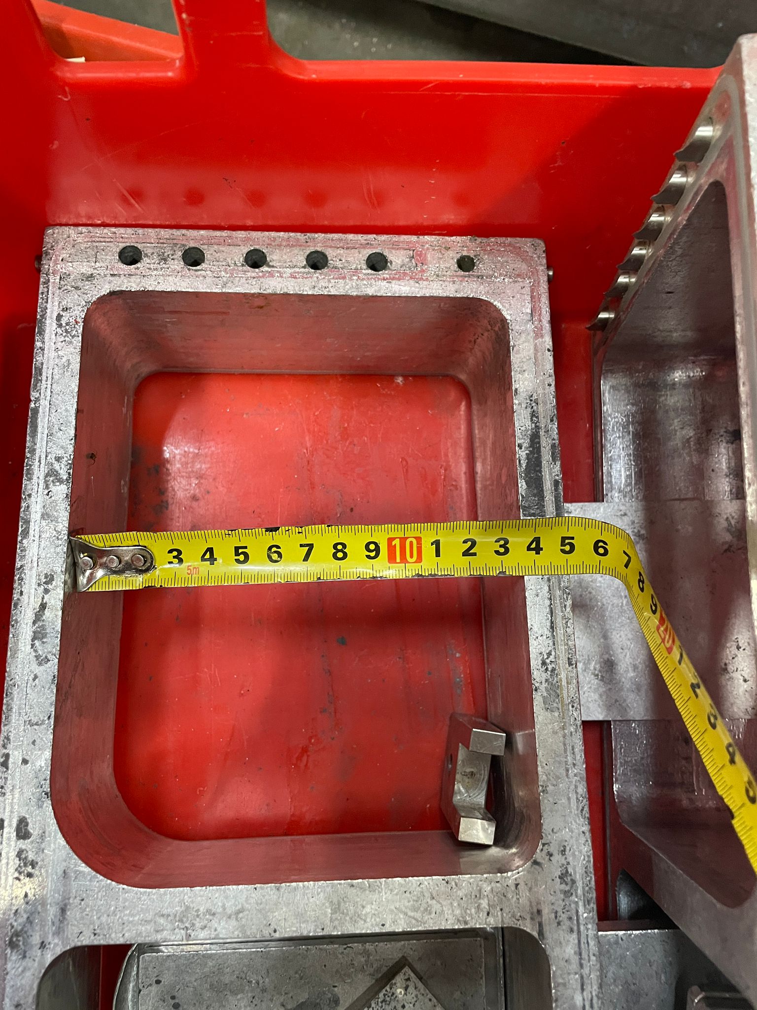 Used Sealpac RE25 thermoformer