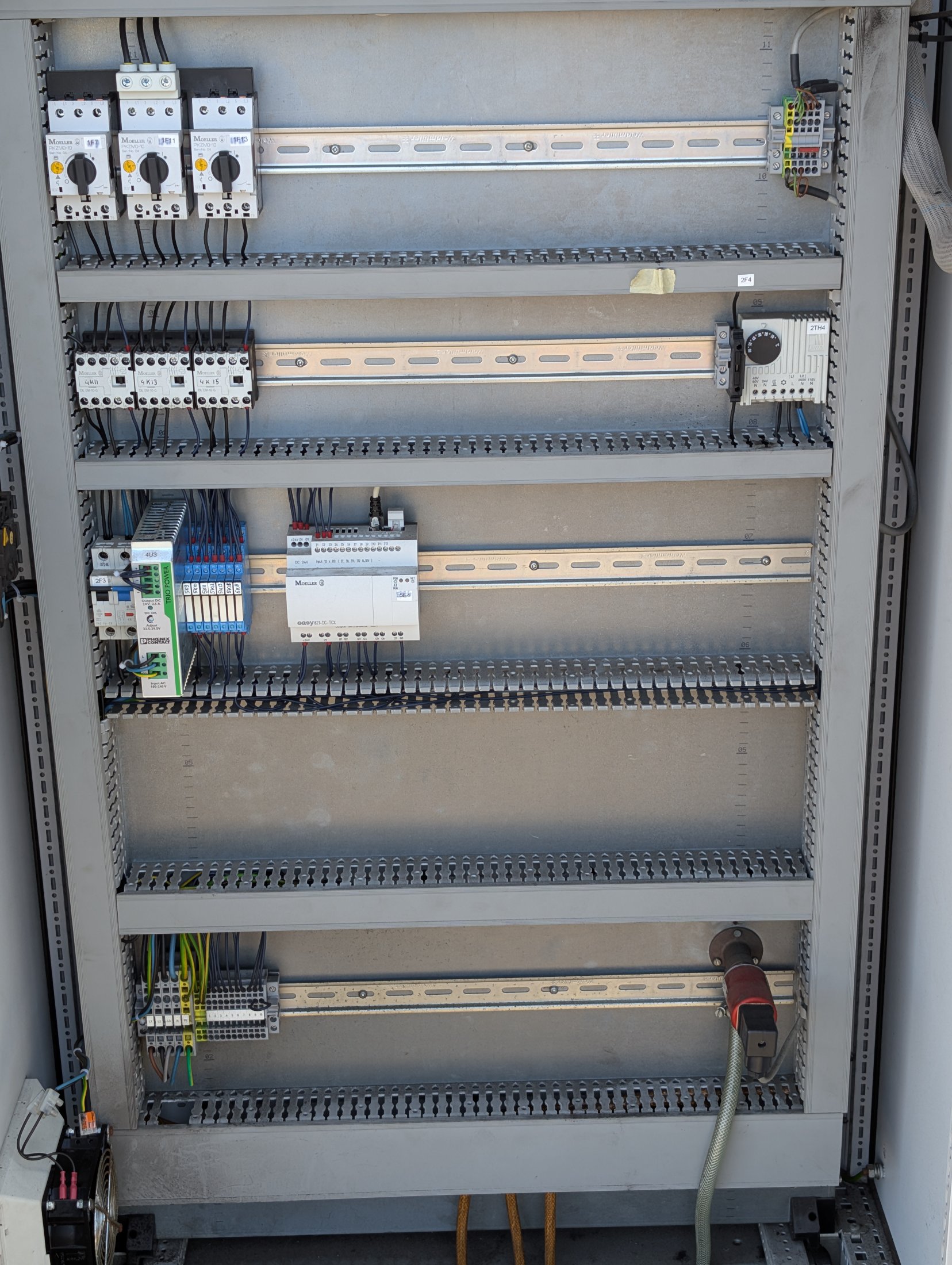 Used Bora SAP 450 three-pump vacuum unit with control cabinet