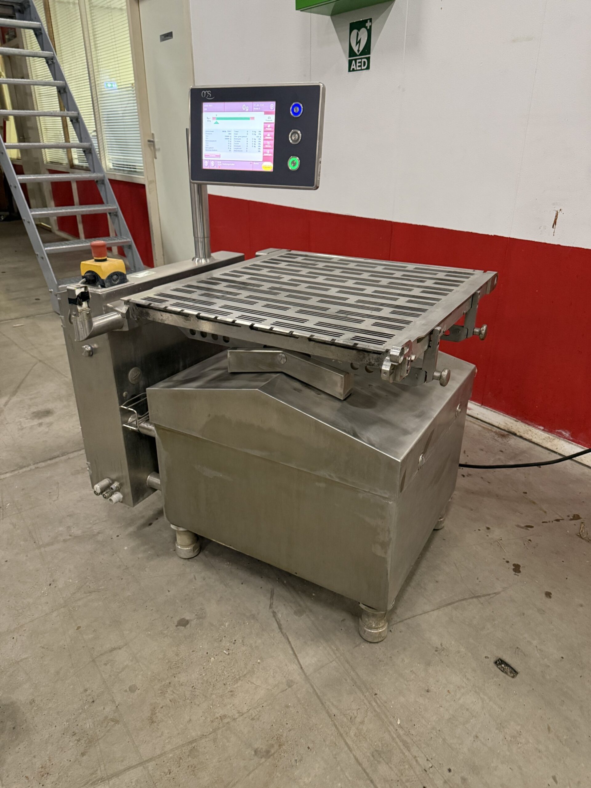 Used Checkweigher with roller conveyor for boxes and crates