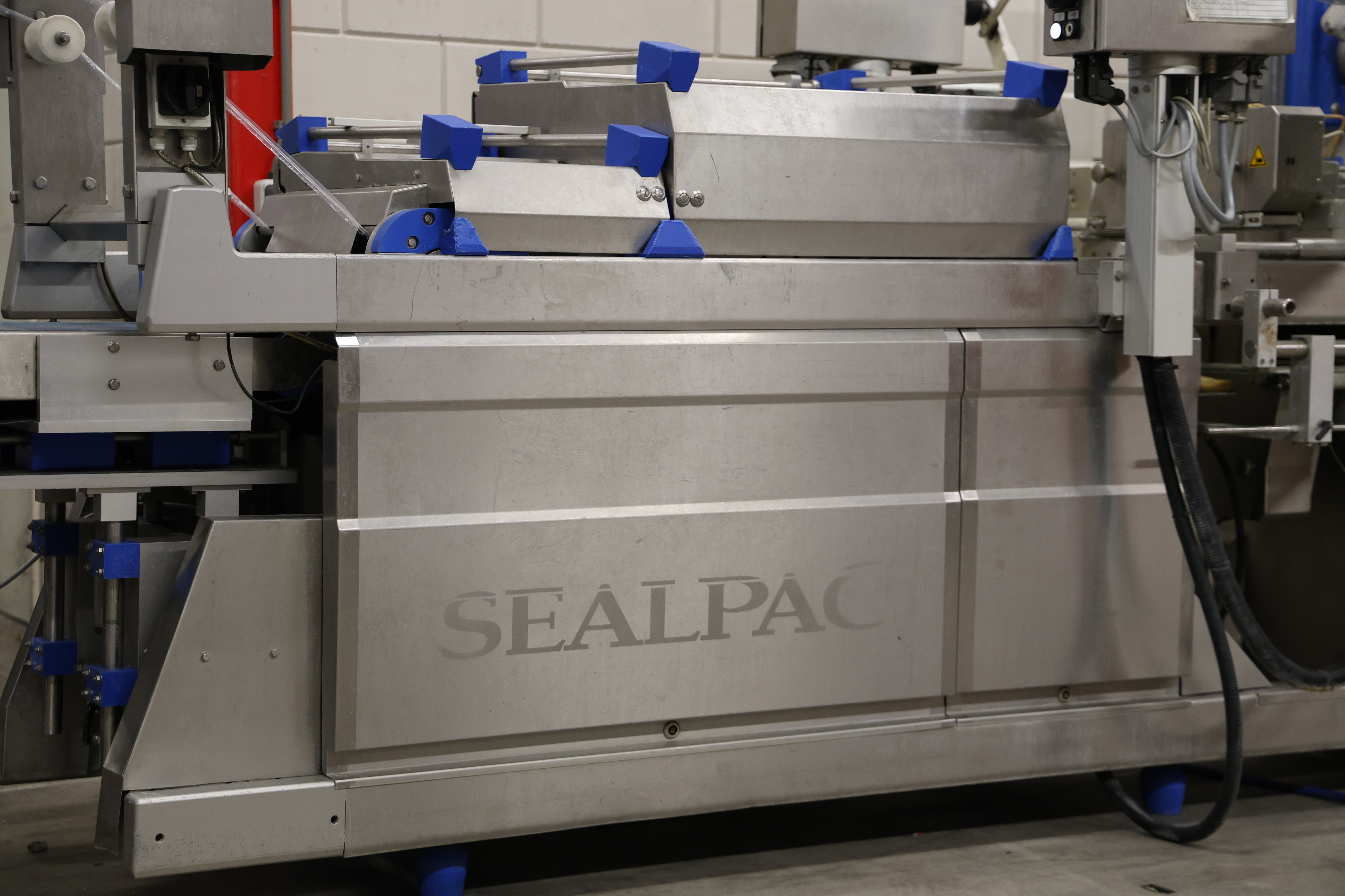 Used Sealpac RE25 thermoformer