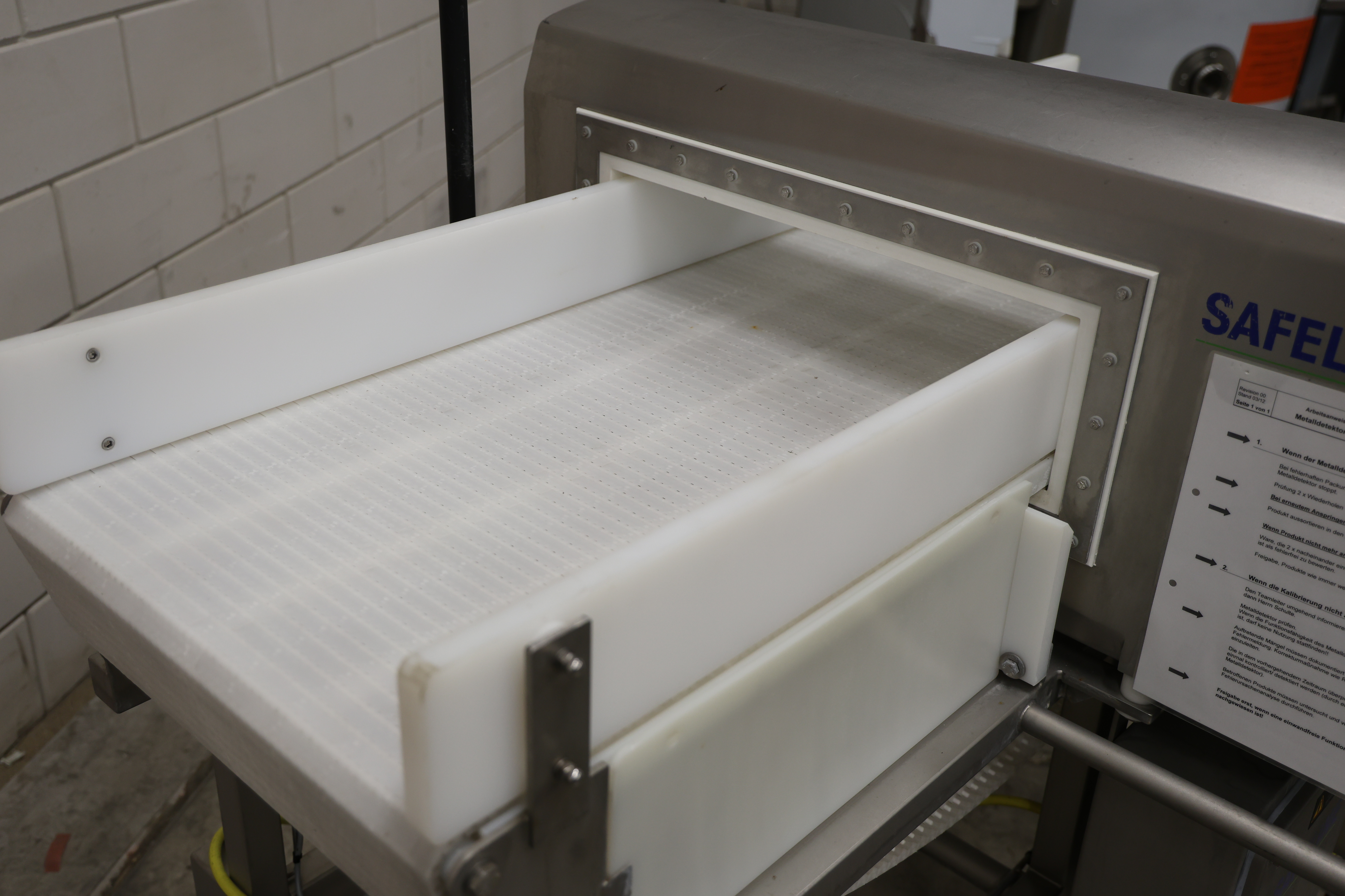 Used Mettler Toledo Safeline metal detector