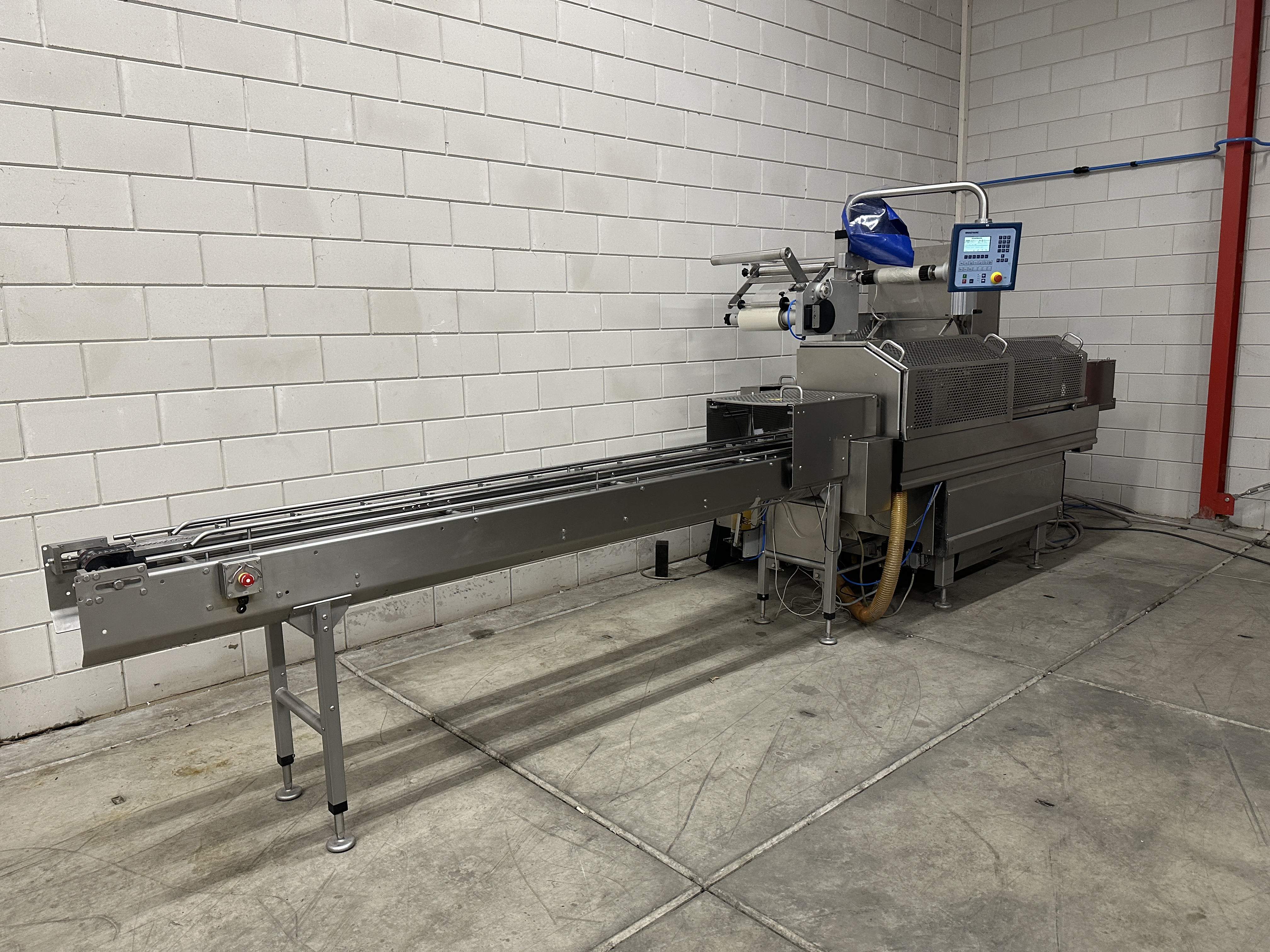 Used 2012 Multivac T400 automatic traysealer