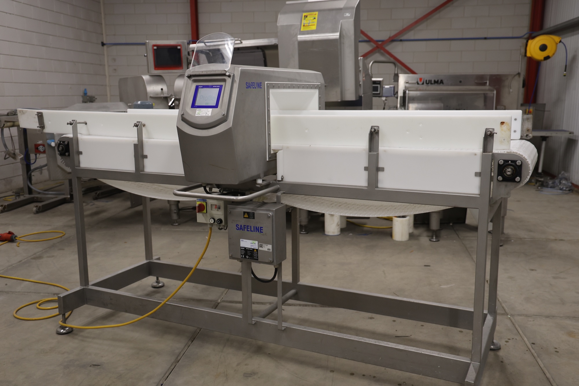 Used Safeline Metal detector