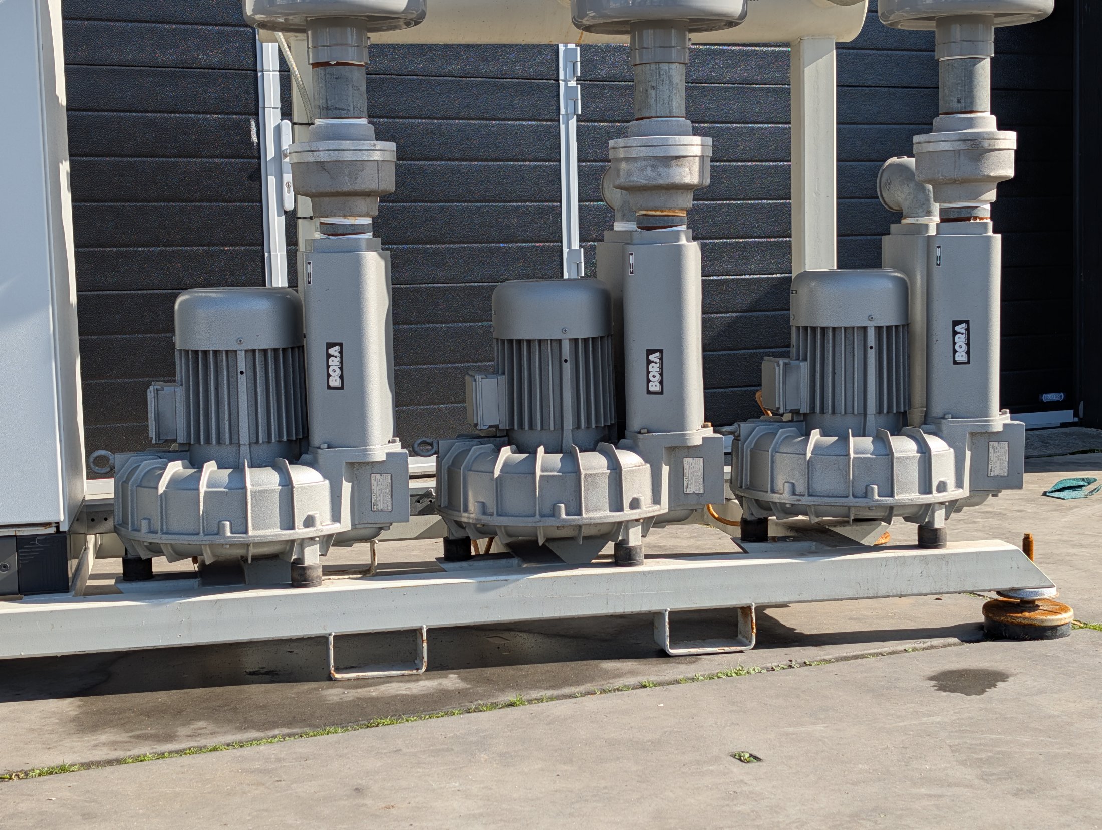 Used Bora SAP 450 three-pump vacuum unit with control cabinet