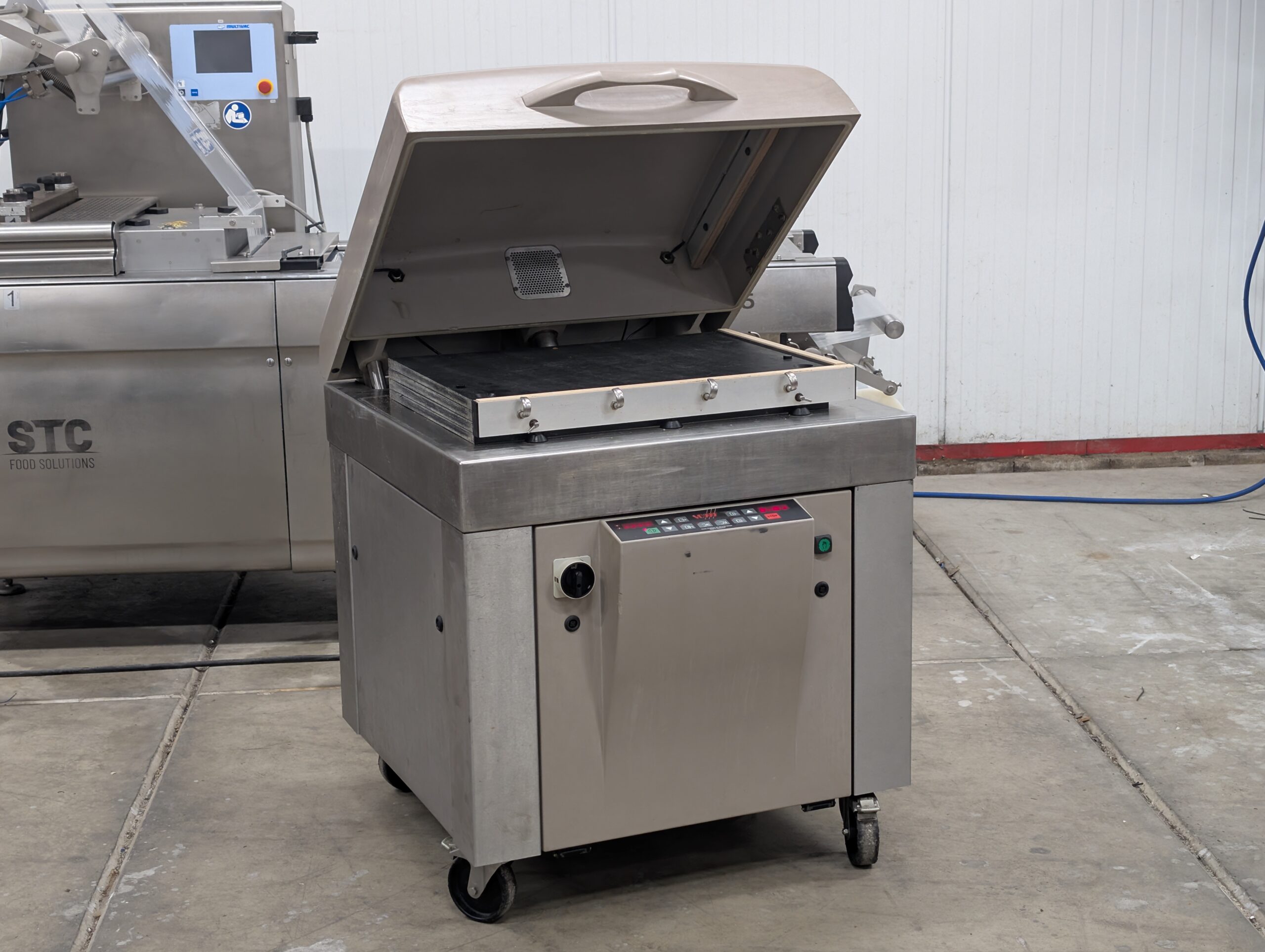 Used VC999 single-chamber vacuum packaging machine