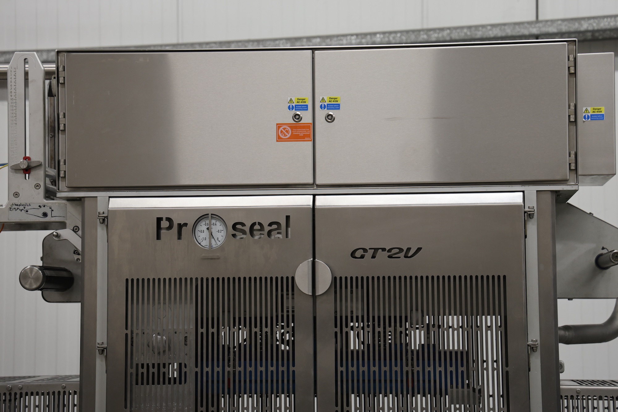 Used 2014 Proseal GT2 Vacuum traysealer
