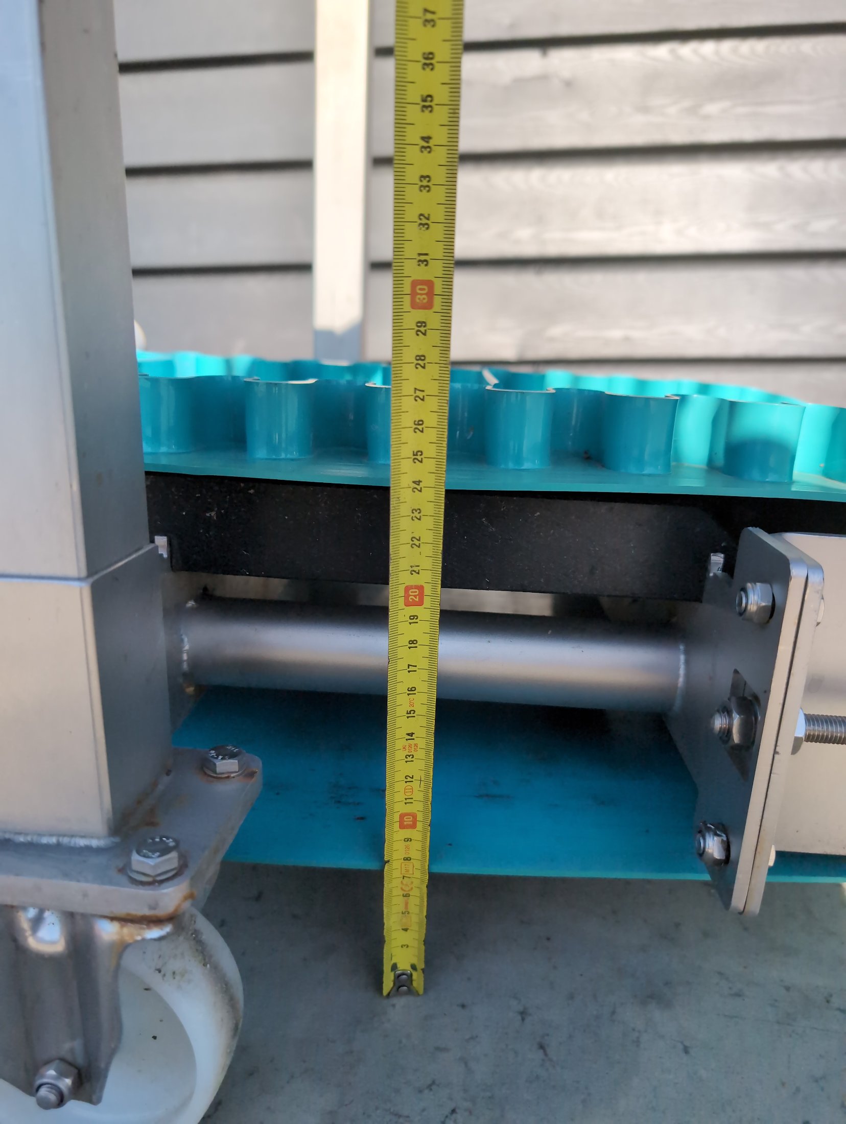 Used Stainless steel incline conveyor with wave-shaped side skirts