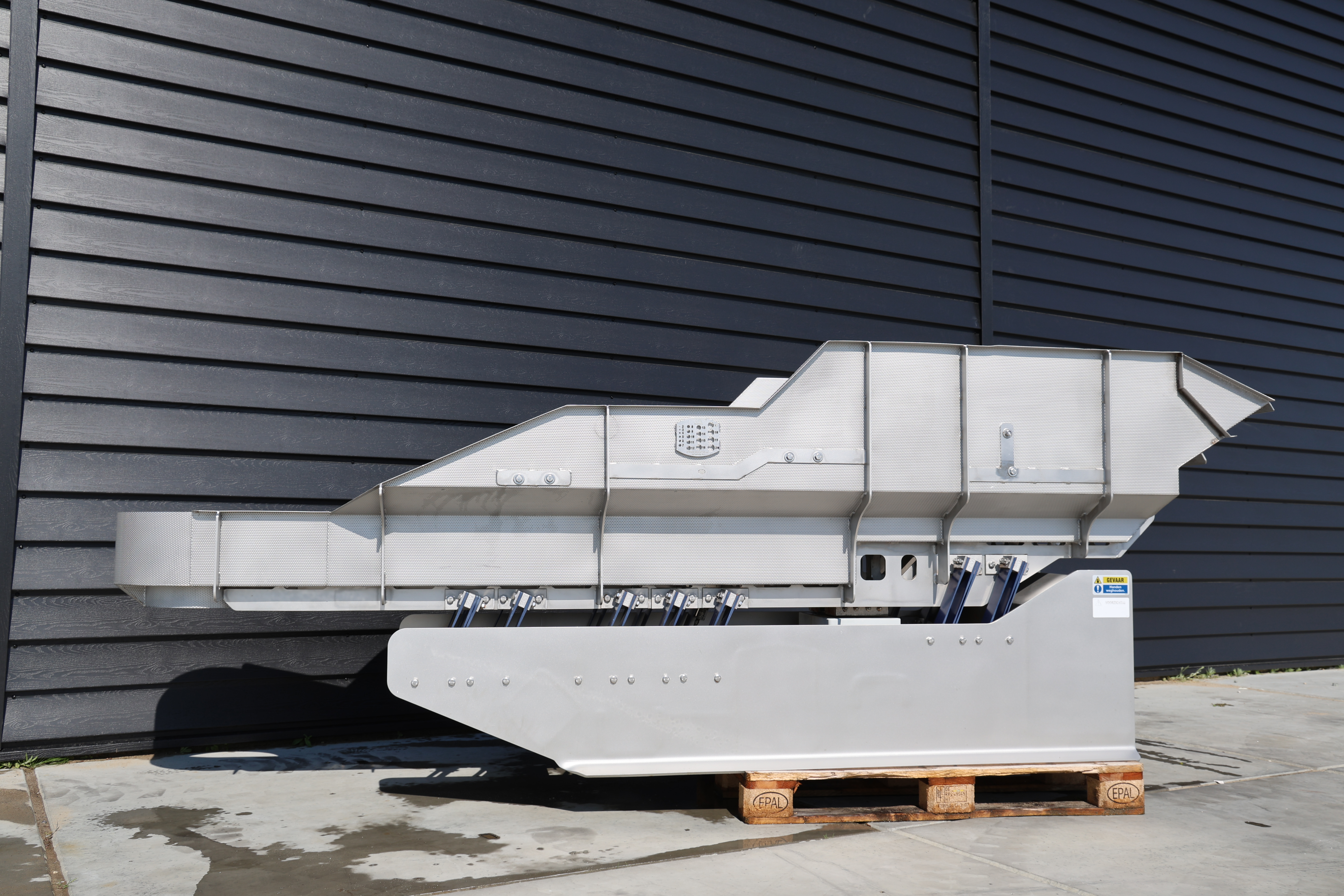 Used 2015 Key Vibratory feeder new