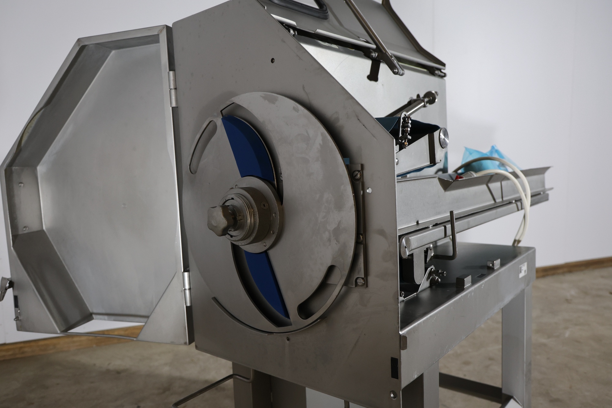 Used 2010 Kronen GS 10 belt slicer