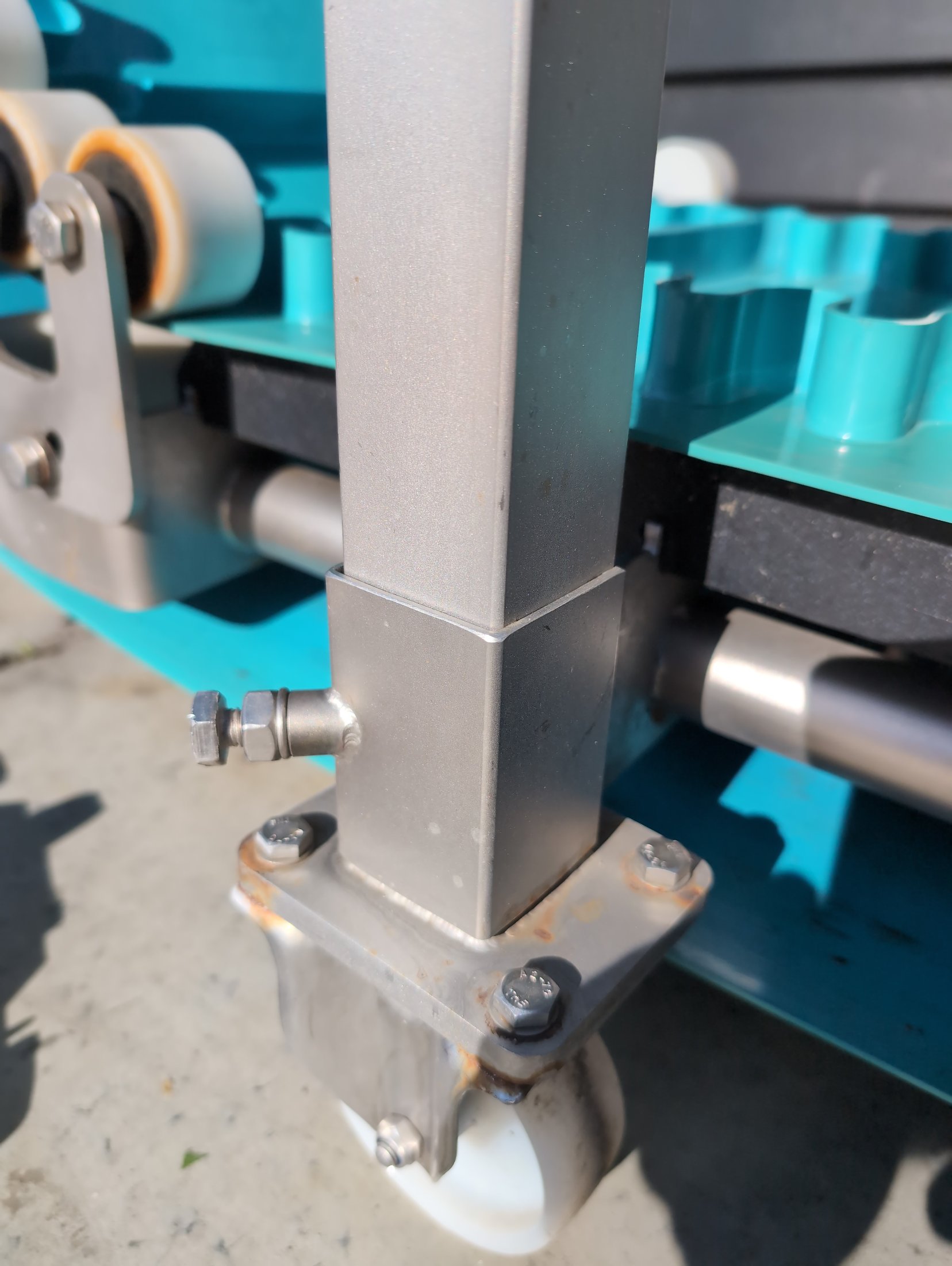 Used Stainless steel incline conveyor with wave-shaped side skirts