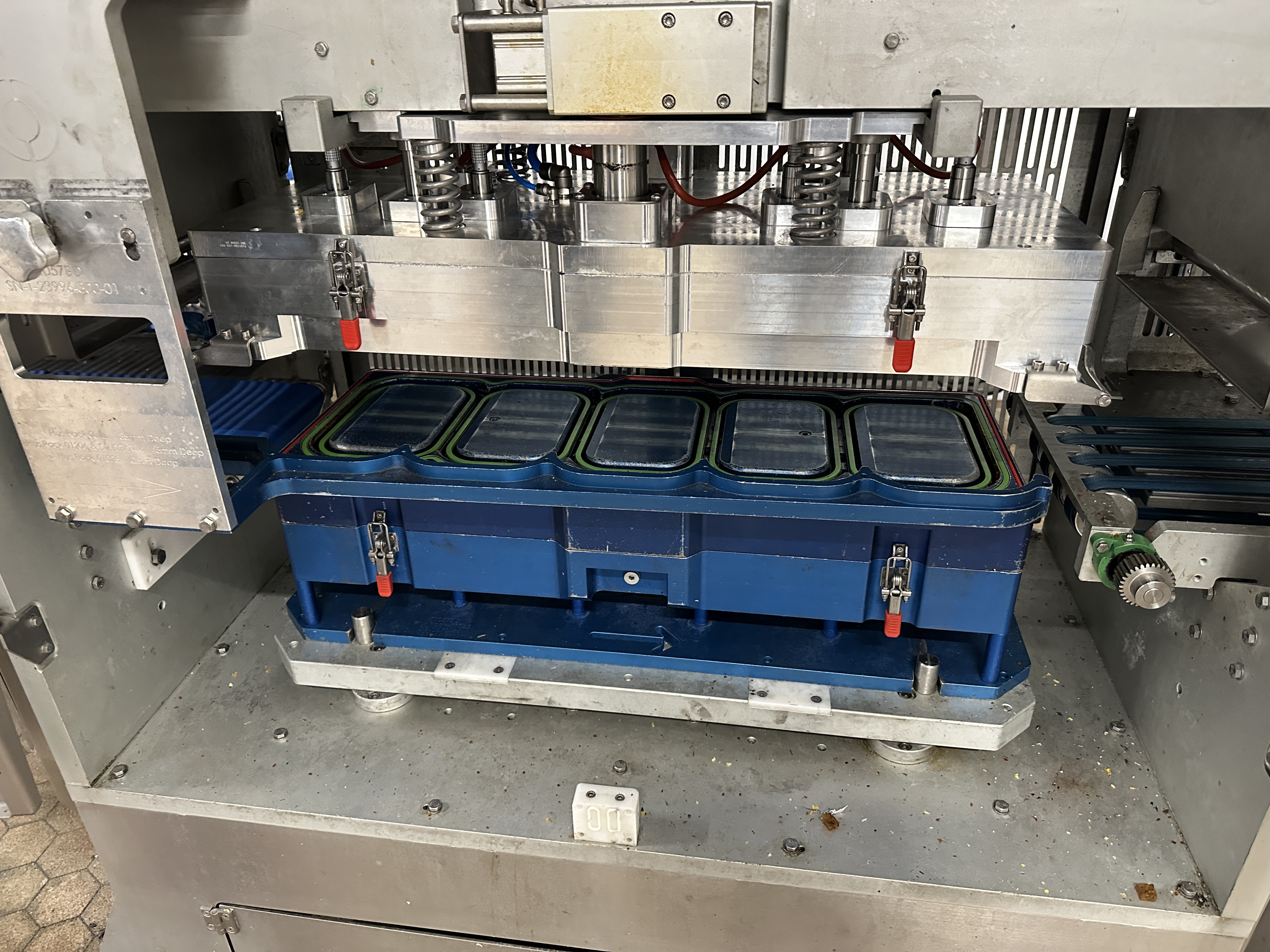 Used 2014 Proseal GT2 Vacuum traysealer