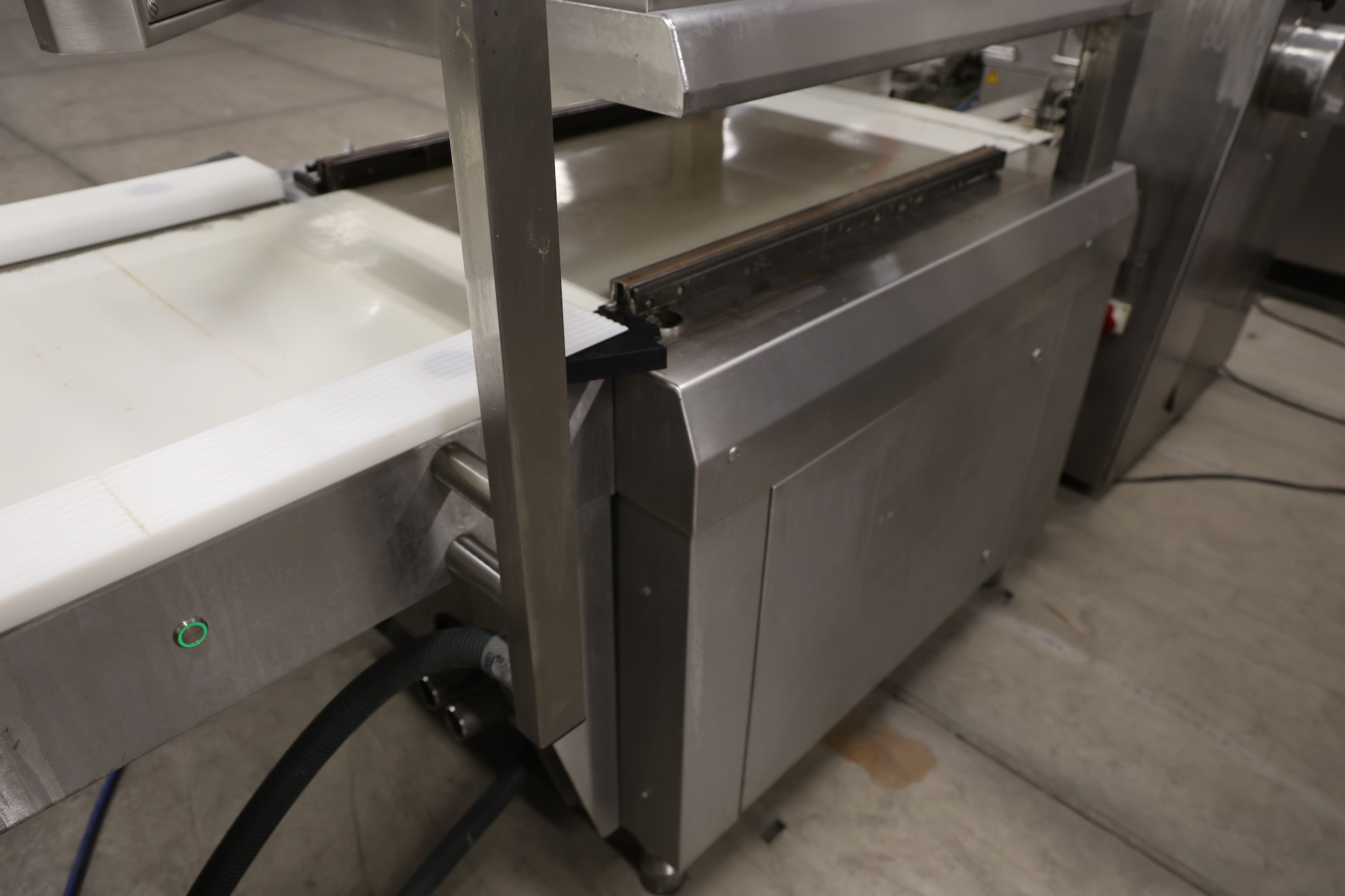 Used 2008 VC999 K7 vacuum line with shrink tunnel