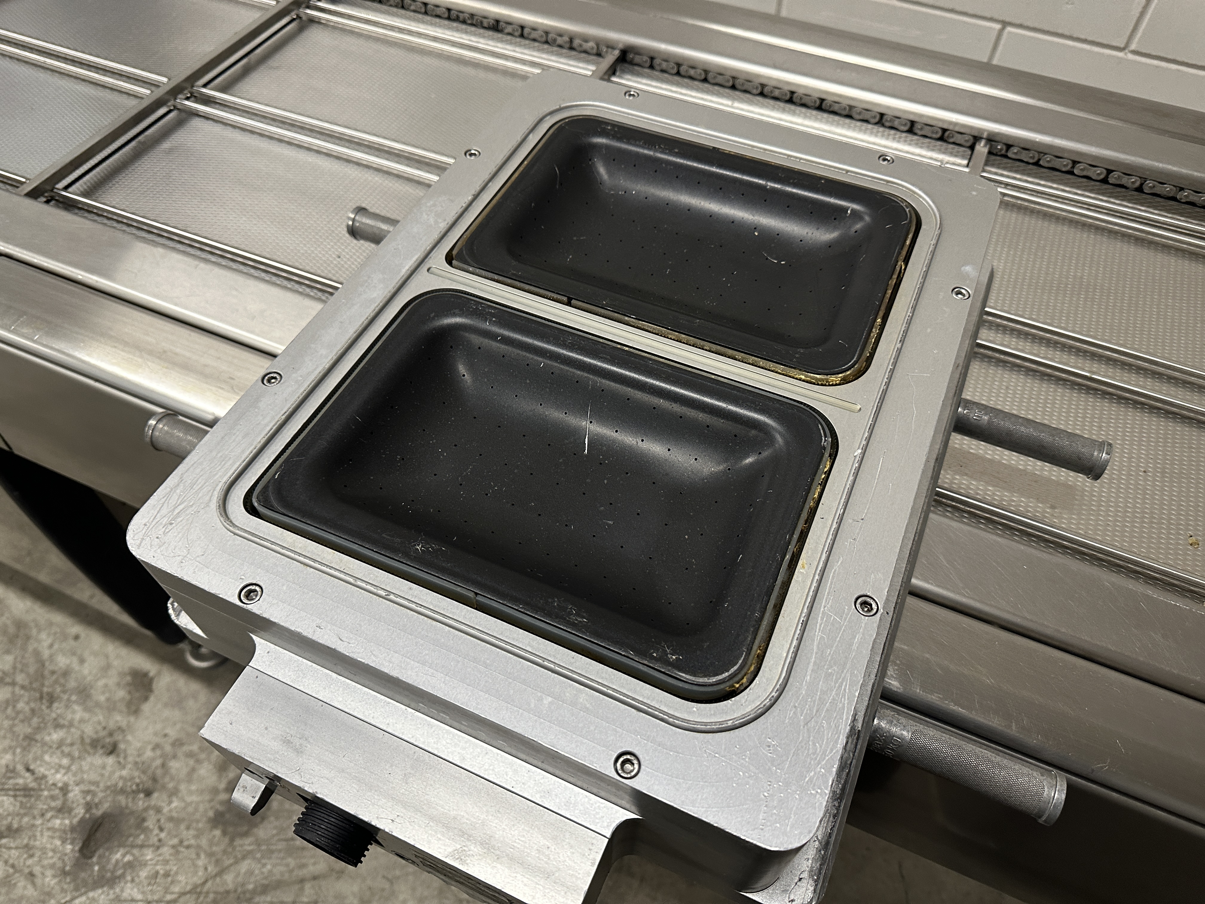 Used 2015 Multivac T300 with skin and MAP