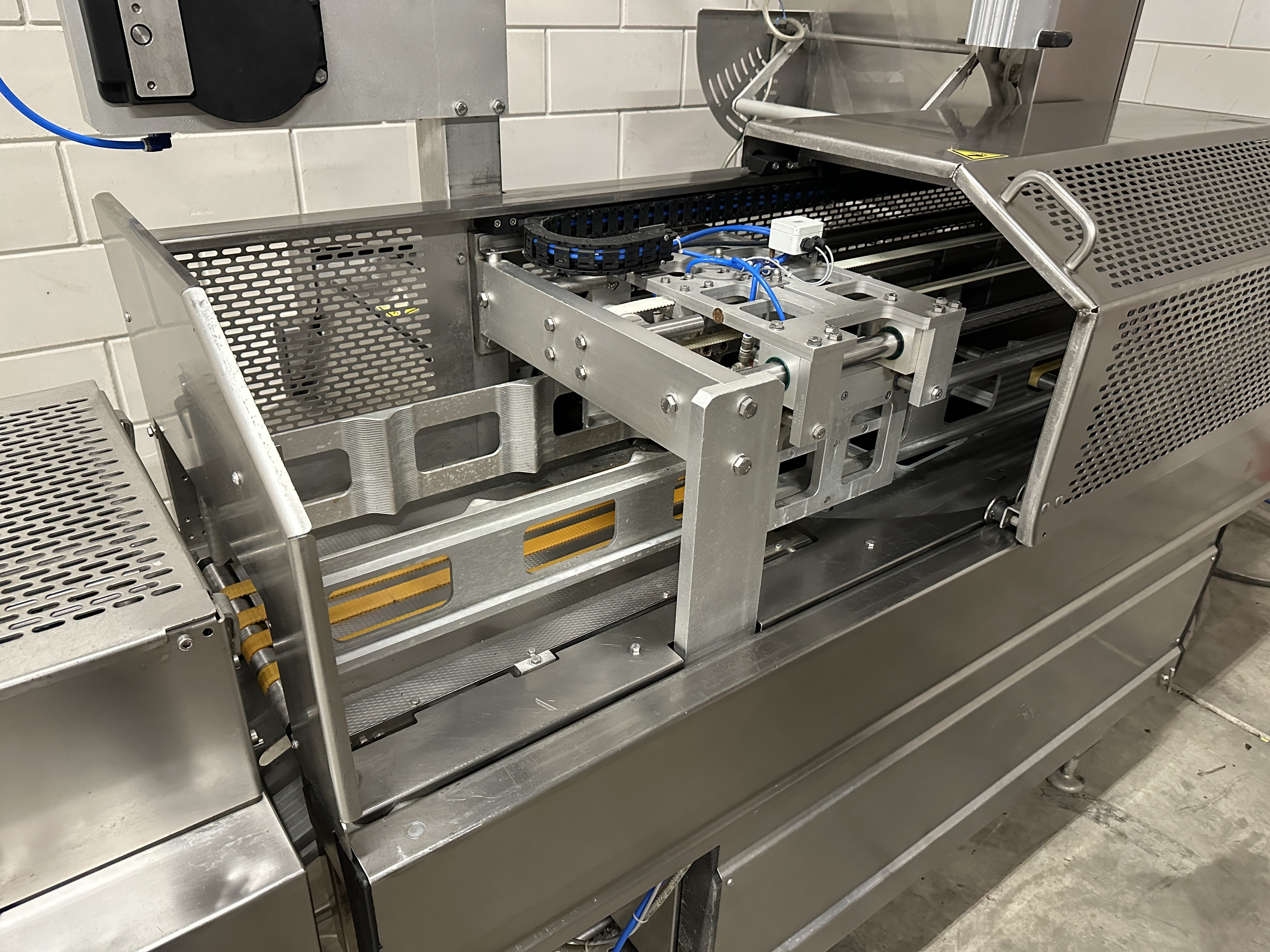 Used 2012 Multivac T400 automatic traysealer