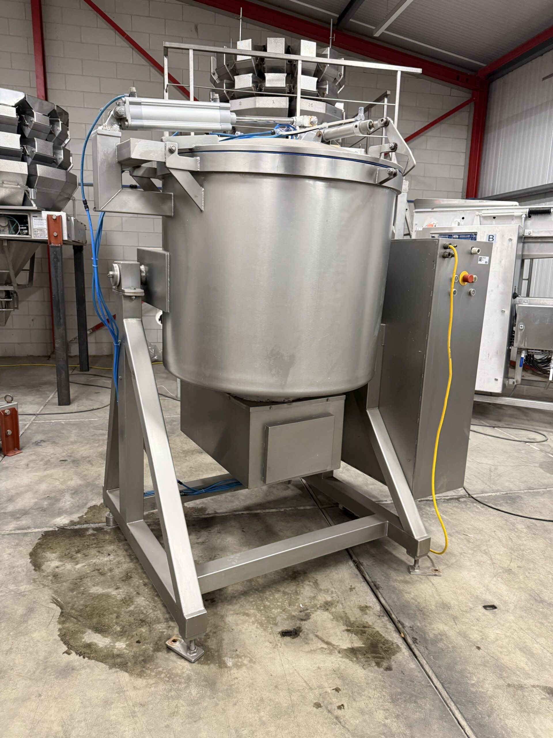 Used Stainless steel tilting mixing kettle with pneumatic lid