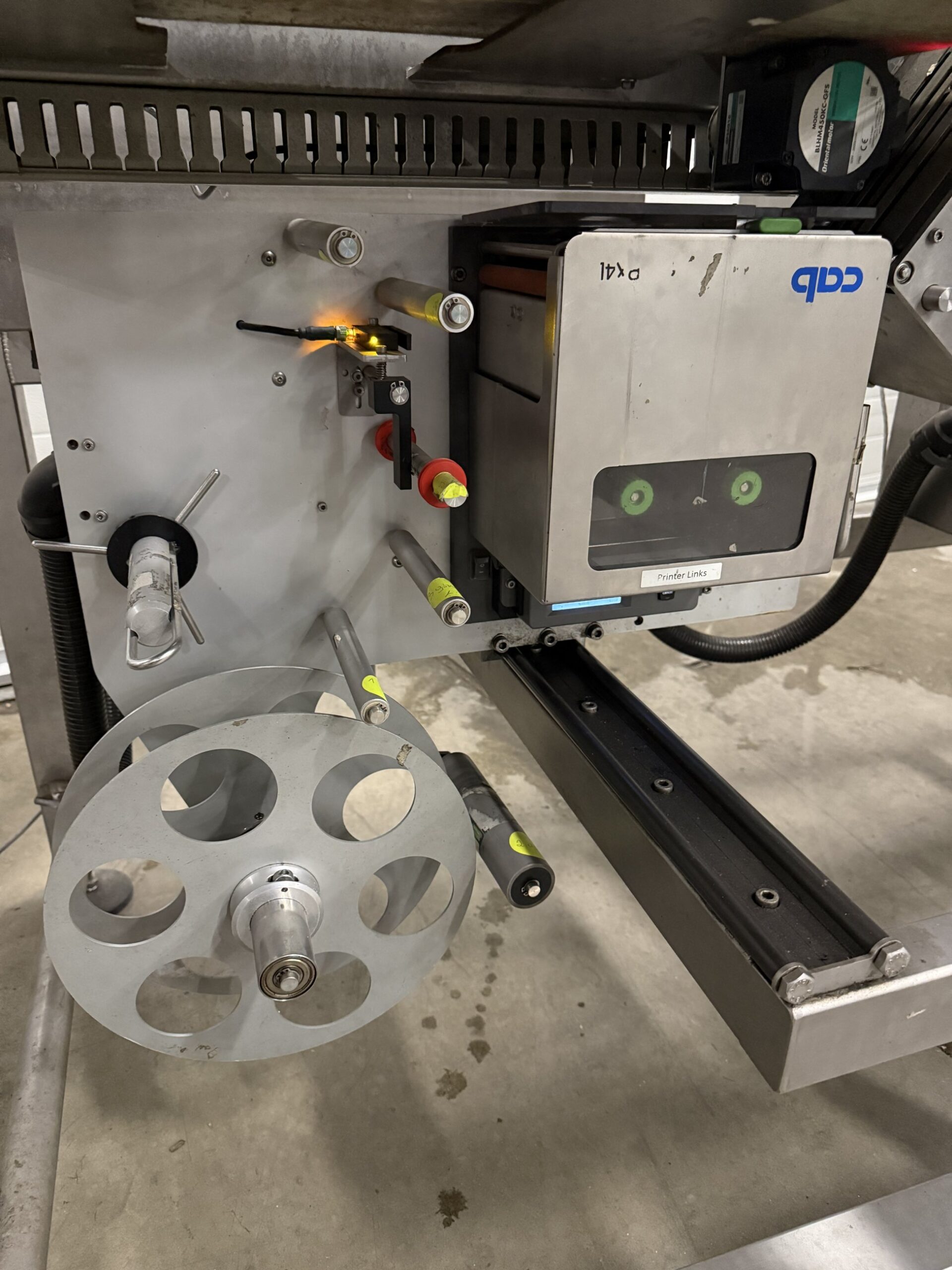 Used VWS Nederland labelling line with two print and apply stations