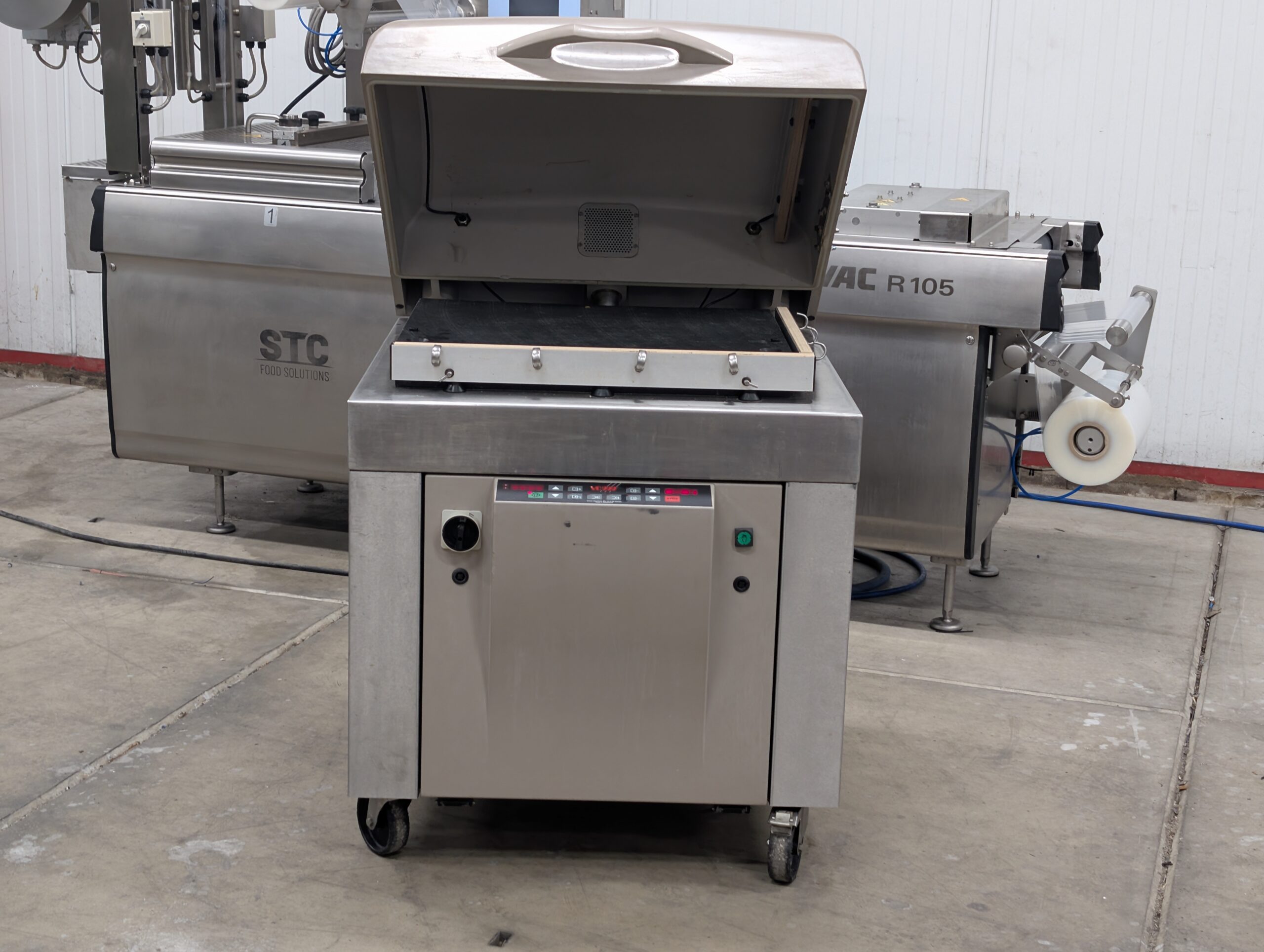 Used VC999 single-chamber vacuum packaging machine